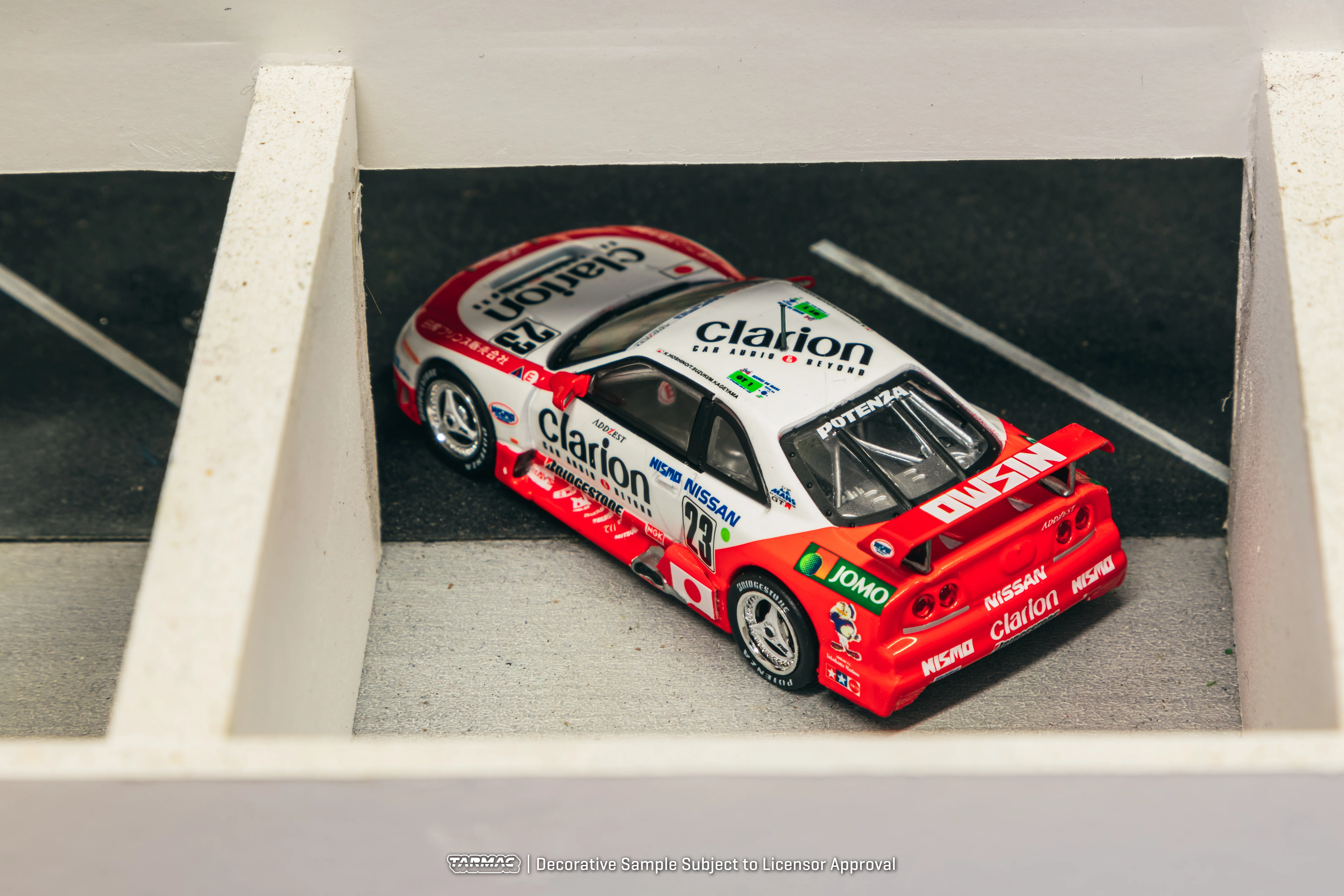 TARMAC WORKS HOBBY64 1/64 Nissan NISMO GT-R LM 24h of Le Mans 1995 Presentation K. Hoshino / T. Suzuki / M. Kageyama T64-067-95LM23 - Image 3
