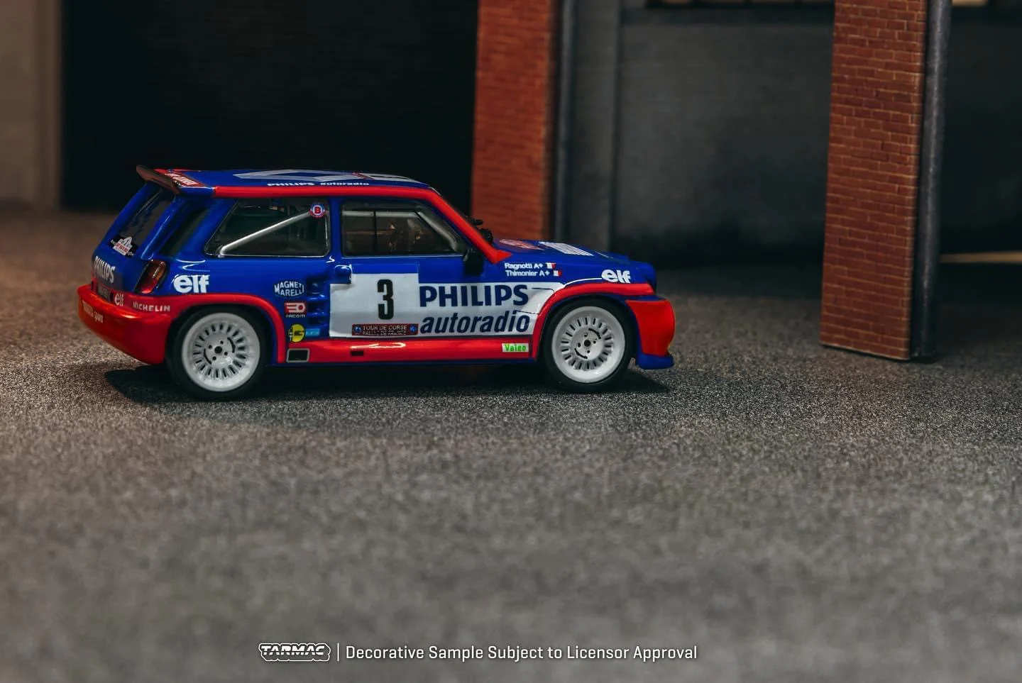 TARMAC WORKS HOBBY64 1/64 Renault 5 MAXI Turbo Tour de Corse - Rallye de France 1985 Winner Jean Ragnotti / Pierre Thimonier T64-TL061-85TDC03 - Image 2