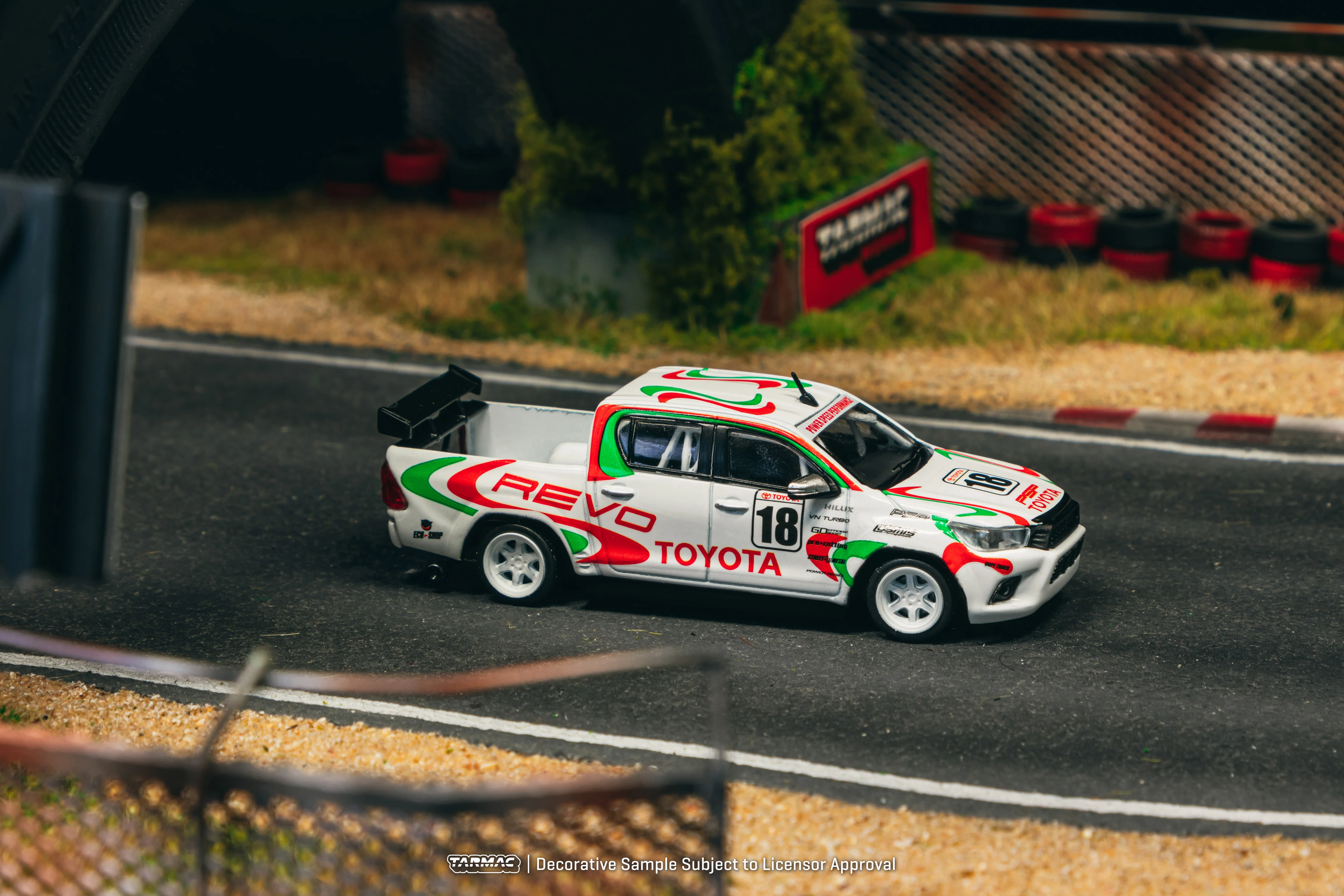 TARMAC WORKS HOBBY64 1/64 Toyota Hilux White T64-041-WH2 - Image 2