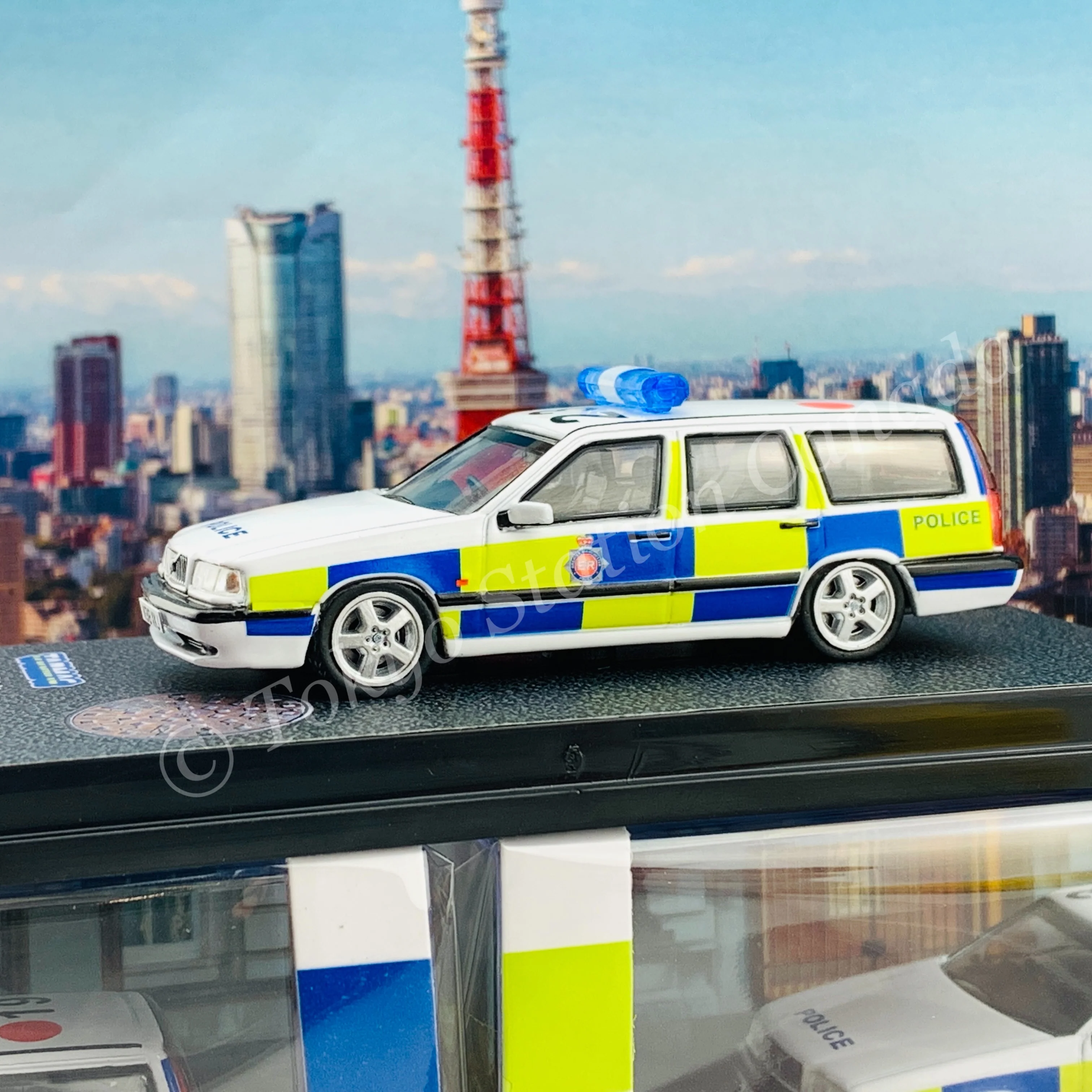 Tarmac Works HOBBY64 Collection 1/64 Volvo 850 Estate Police car T64-039-PC - Image 3