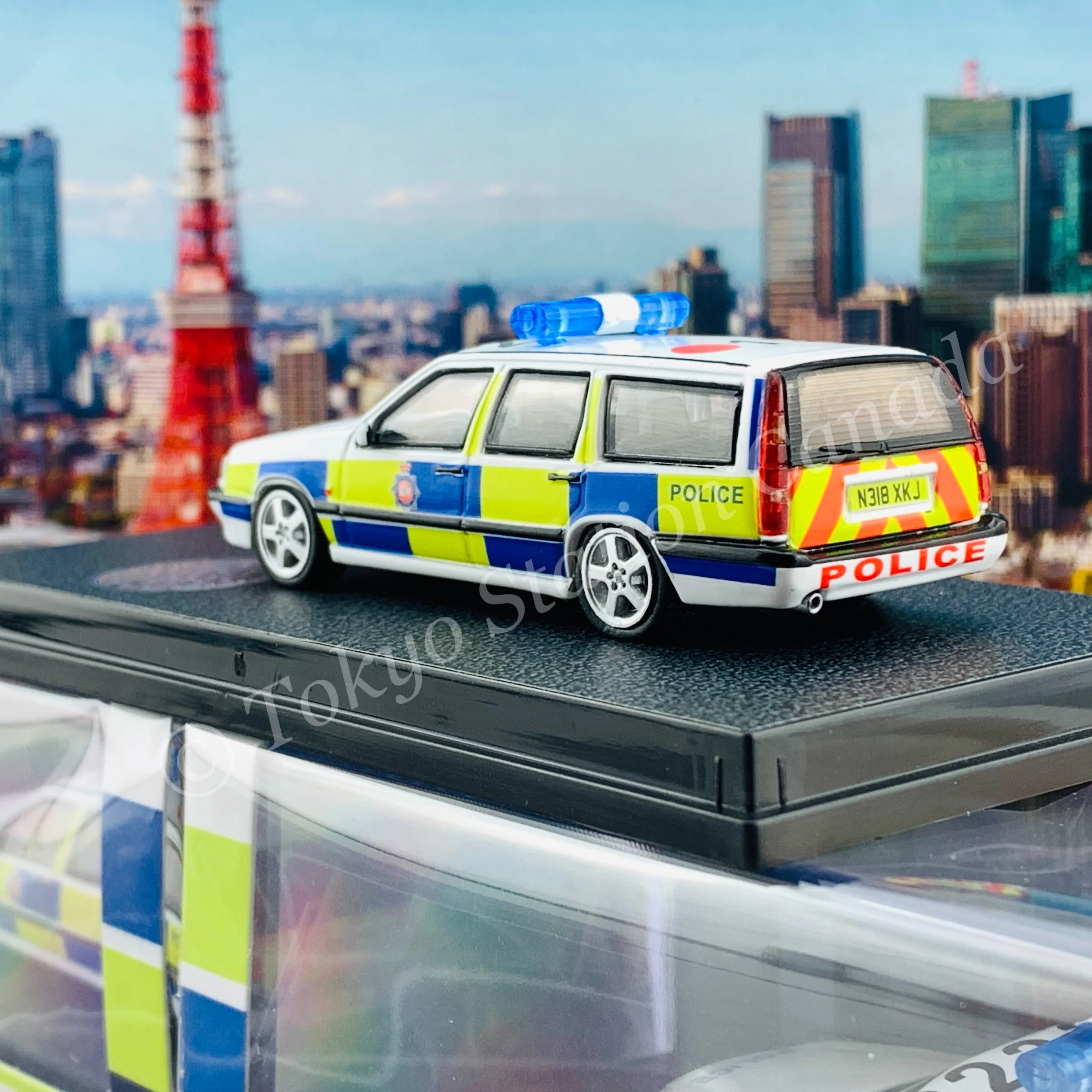 Tarmac Works HOBBY64 Collection 1/64 Volvo 850 Estate Police car T64-039-PC - Image 4