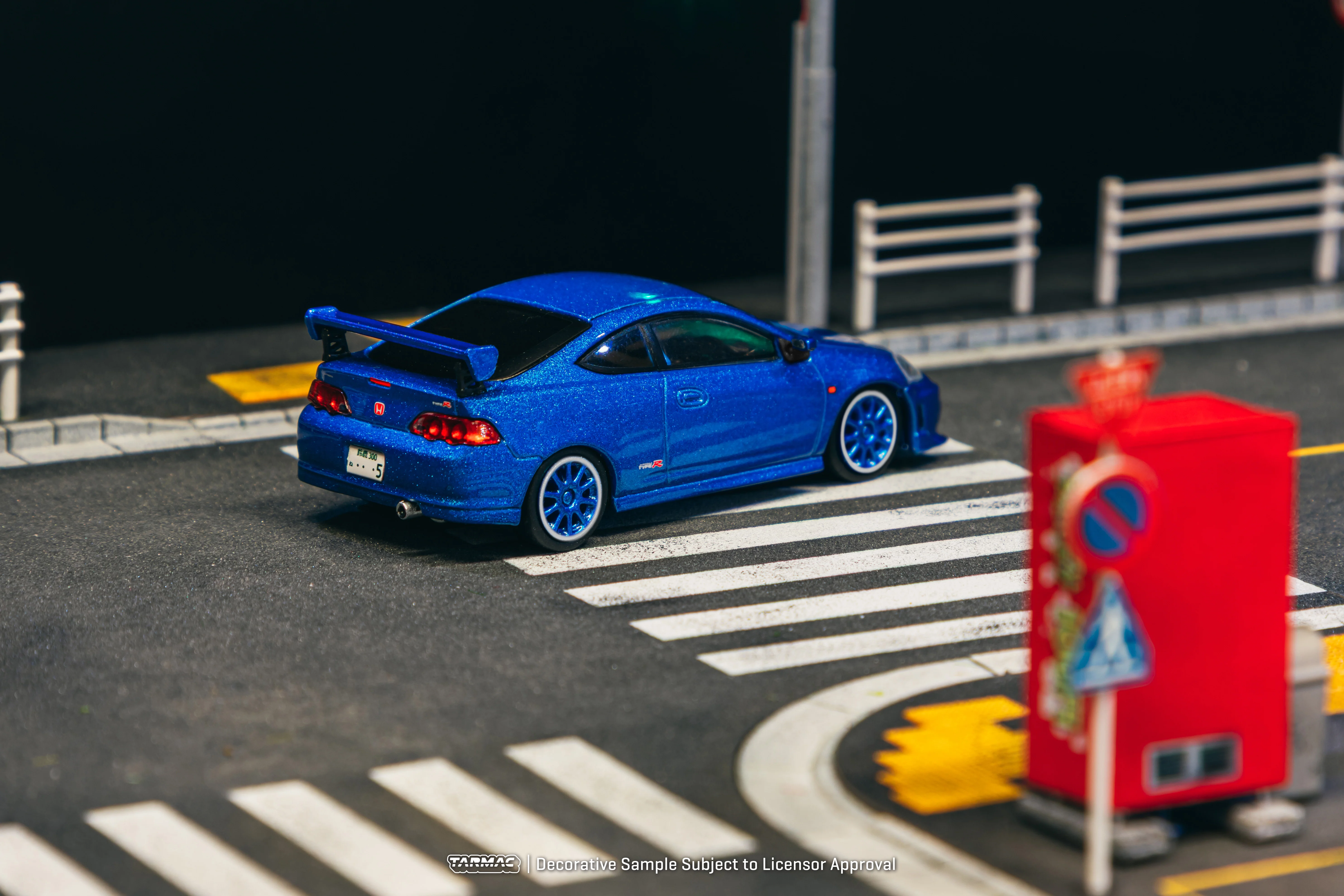 TARMAC WORKS ROAD64 1/64 Honda Integra TYPE R DC5 Custom Blue Metallic T64R-TL022-BL - Image 3