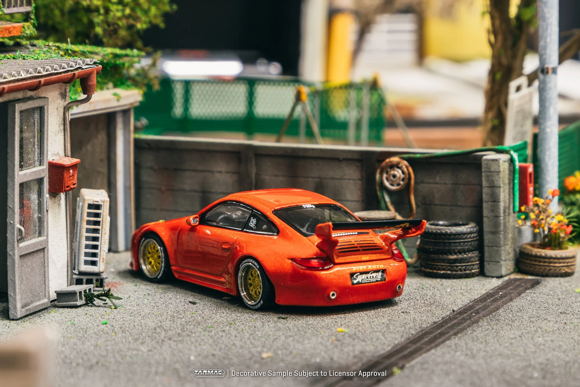 TARMAC WORKS ROAD64 1/64 Old & New 997 Red Metallic T64R-TL053-REM - Image 2