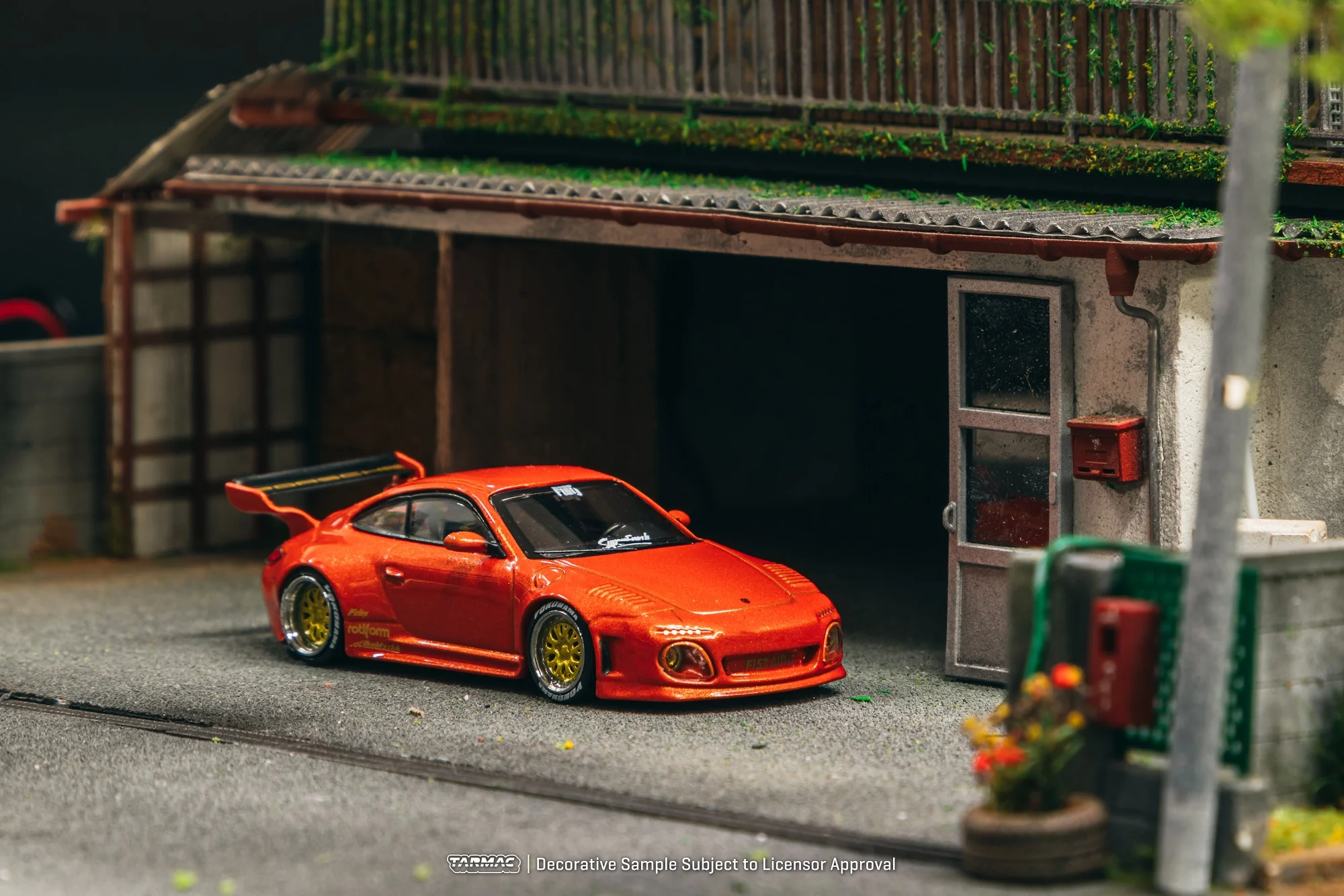 TARMAC WORKS ROAD64 1/64 Old & New 997 Red Metallic T64R-TL053-REM - Image 3