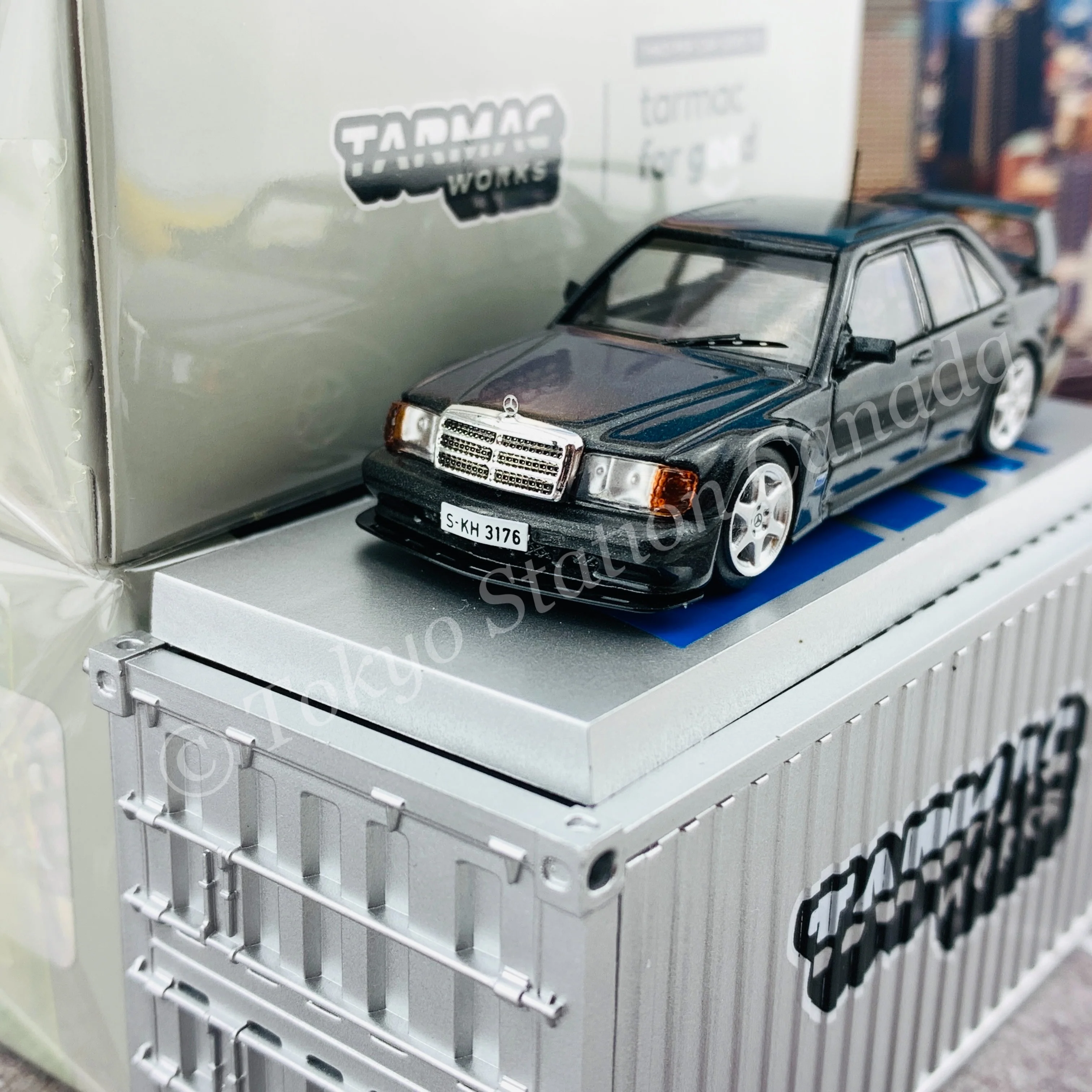 Tarmac Works ROAD64 Collection 1/64 Mercedes-Benz 190E 2.5-16 Evolution II 1990 Black Metallic with Container T64R-024-BK - Image 2