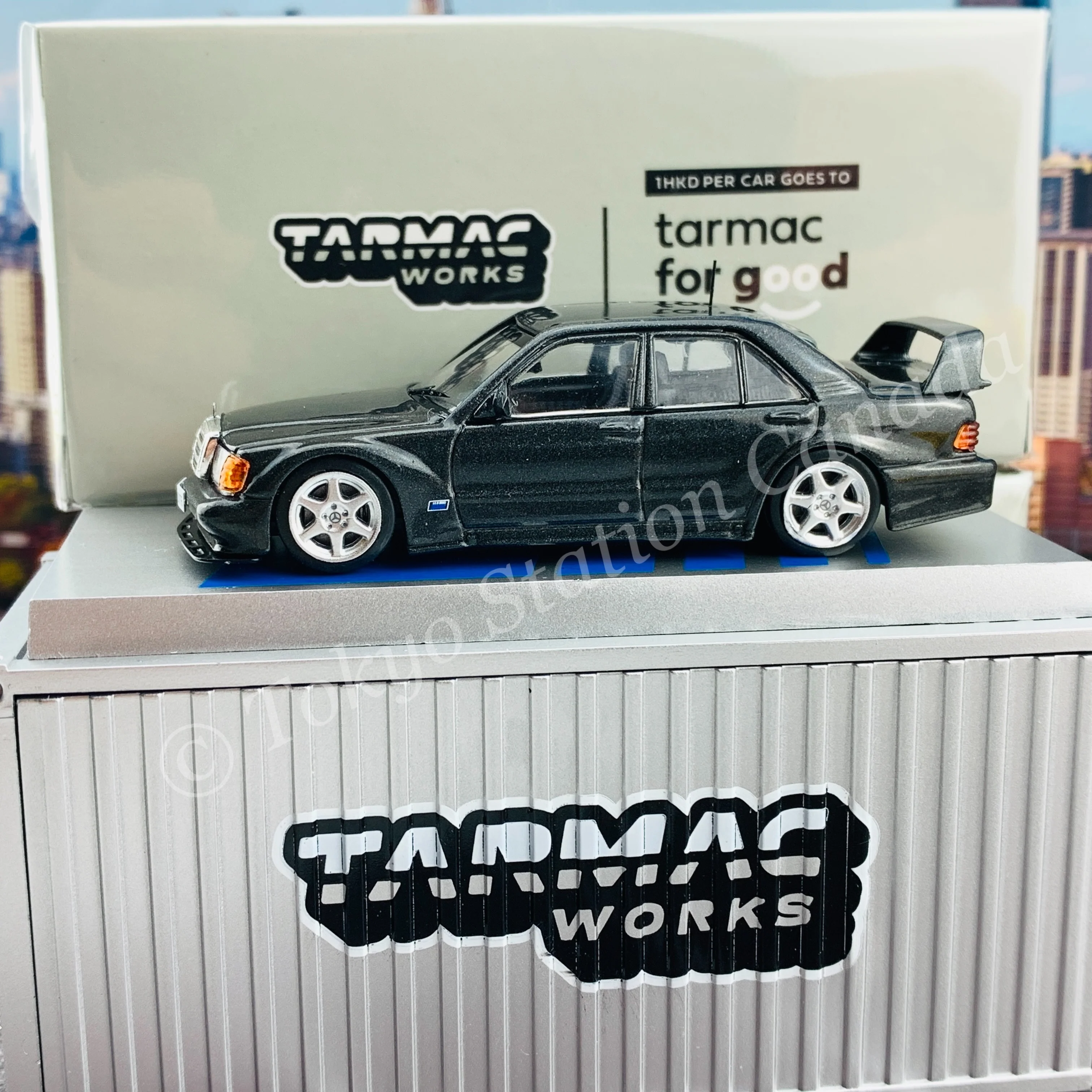 Tarmac Works ROAD64 Collection 1/64 Mercedes-Benz 190E 2.5-16 Evolution II 1990 Black Metallic with Container T64R-024-BK - Image 3