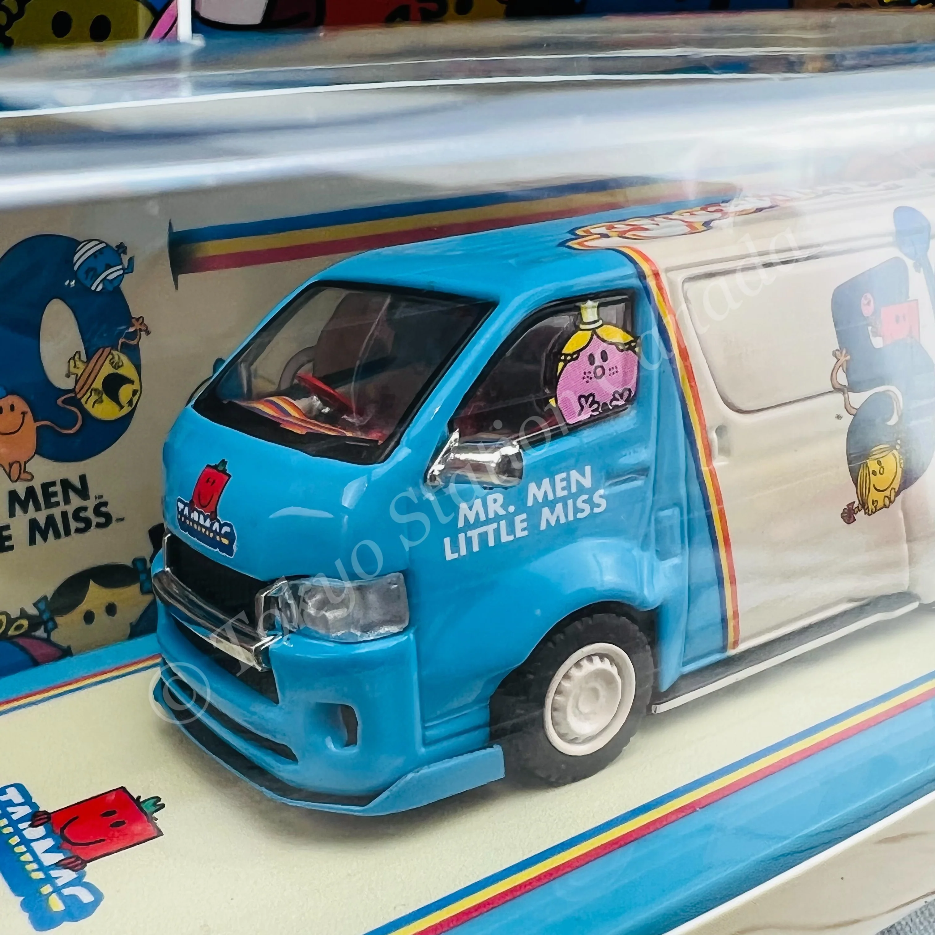 TARMAC WORKS COLLAB64 Toyota Hiace Widebody Mr. Men Little Miss 50th Anniversary with Metal Oil Can T64-038-MR - Image 2