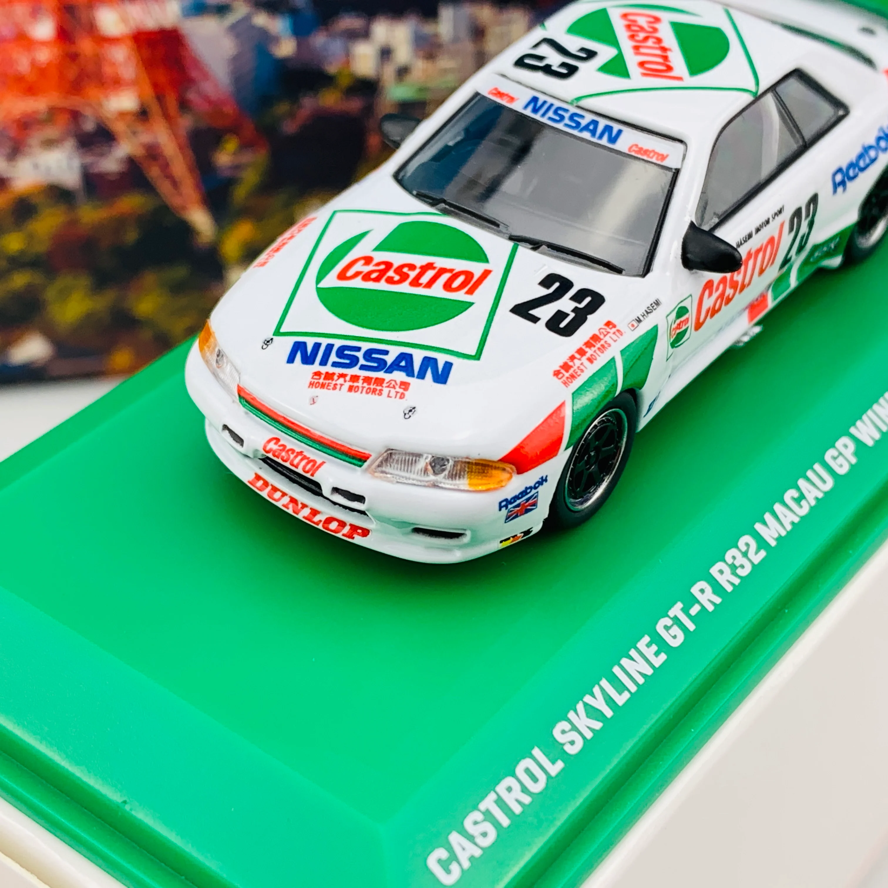 Tarmac Works x Kyosho Collaboration Model 1/64 Nissan Skyline GTR R32 Macau Guia Race 1990 Winner Masahiro Hasemi T64K-001-90MGP - Image 3