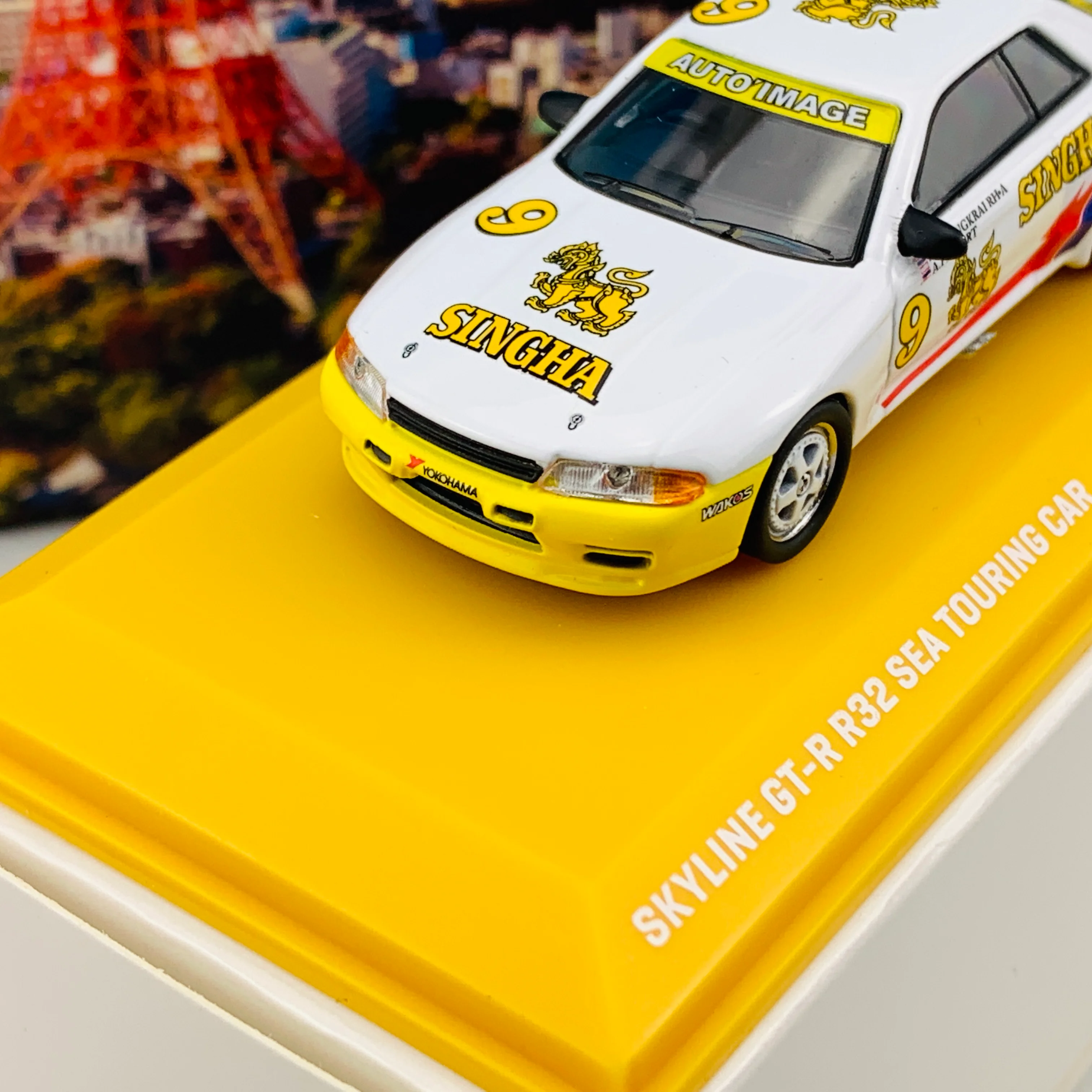 Tarmac Works x Kyosho Collaboration Model 1/64 Nissan Skyline GTR R32 South East Asia Touring Car Championship 1992 T64K-001-92SEA - Image 3