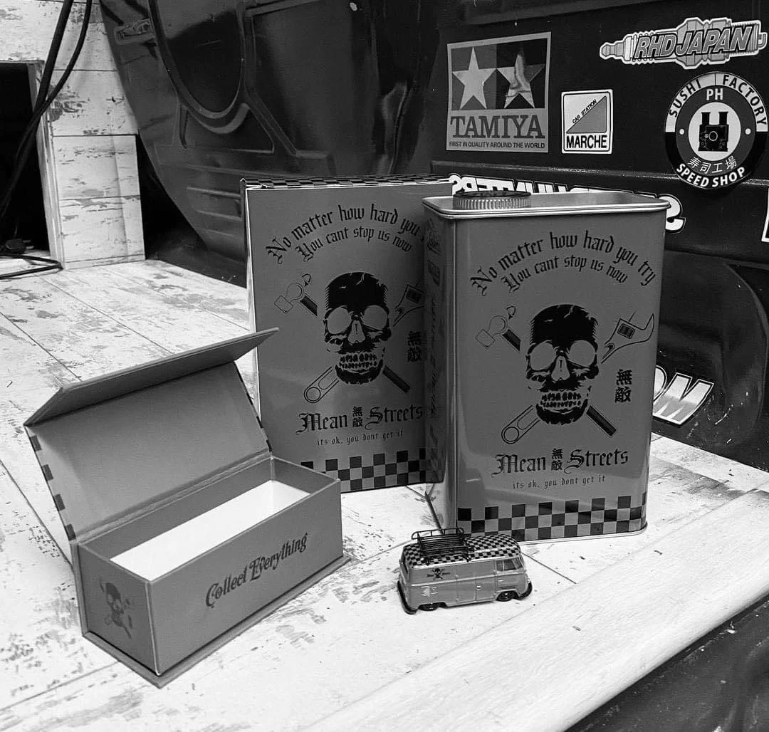 Tarmac Works x Schuco COLLAB64 1/64 Volkswagen T1 Panel Van Mean Streets Special Edition with metal oil can and special paper box T64S-005-FAT - Image 3