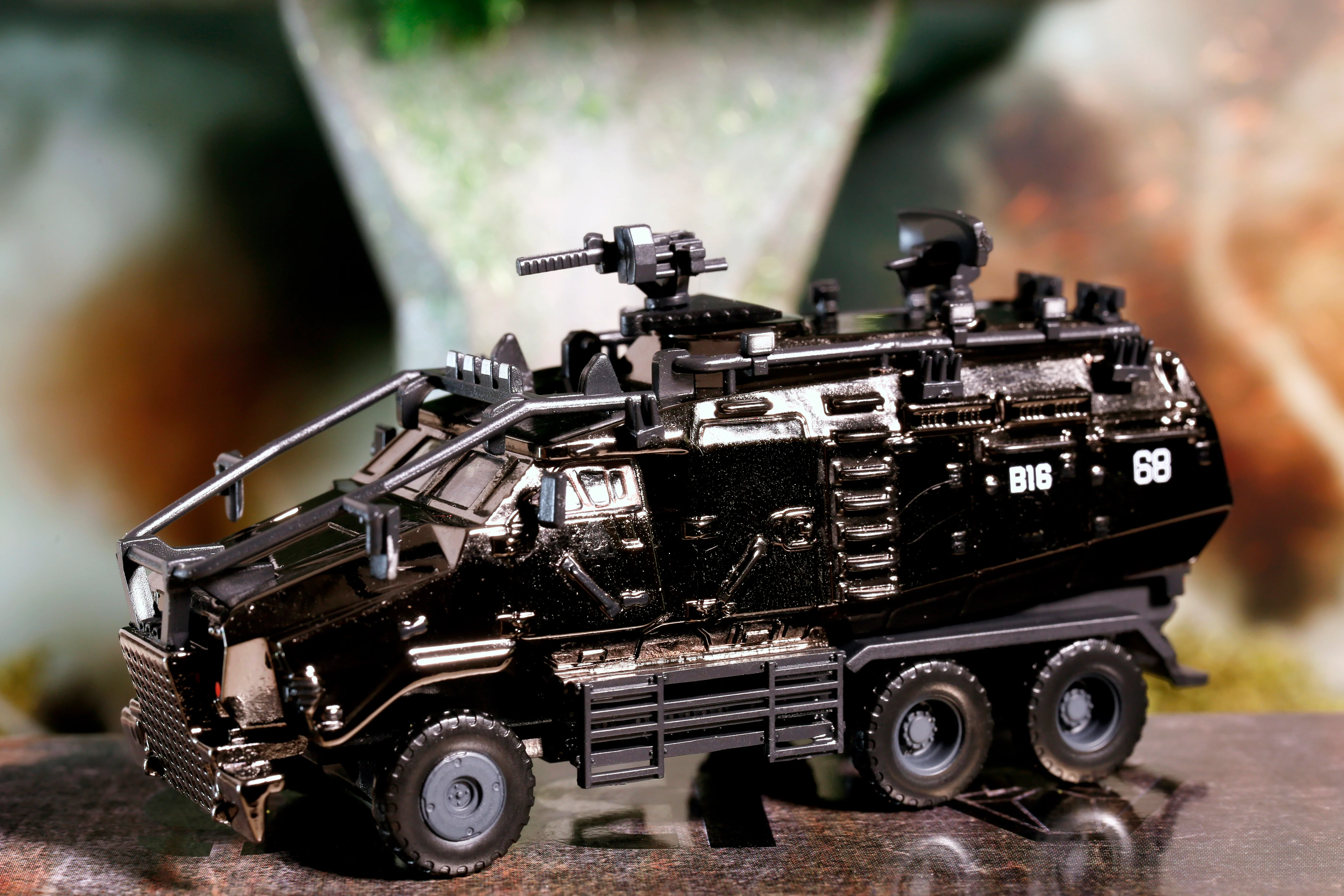 TINY 微影 明日戰記裝甲車(電鍍藍)連士兵人偶 Warriors of Future Armoured Vehicle (Chrome Blue) with Figure ATC65433 - Image 3
