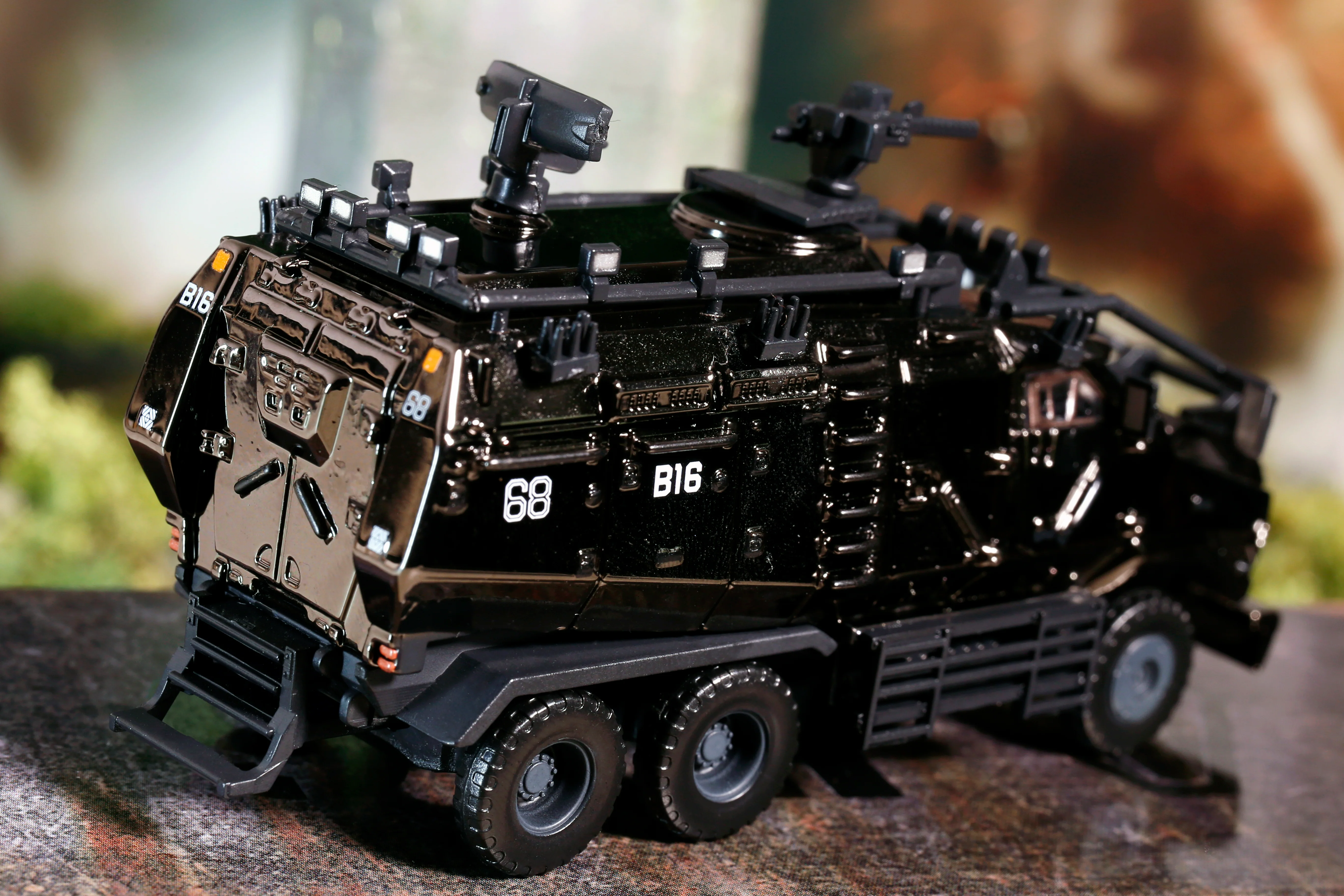 TINY 微影 明日戰記裝甲車(電鍍藍)連士兵人偶 Warriors of Future Armoured Vehicle (Chrome Blue) with Figure ATC65433 - Image 4