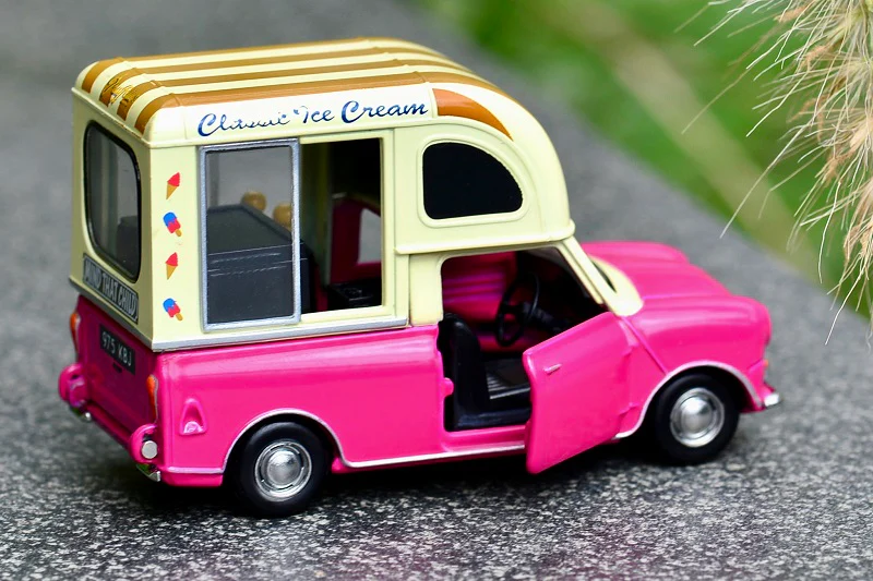TINY 微影 01 Morris Mini Van Ice Cream (Burgundy) ATC65341 - Image 2