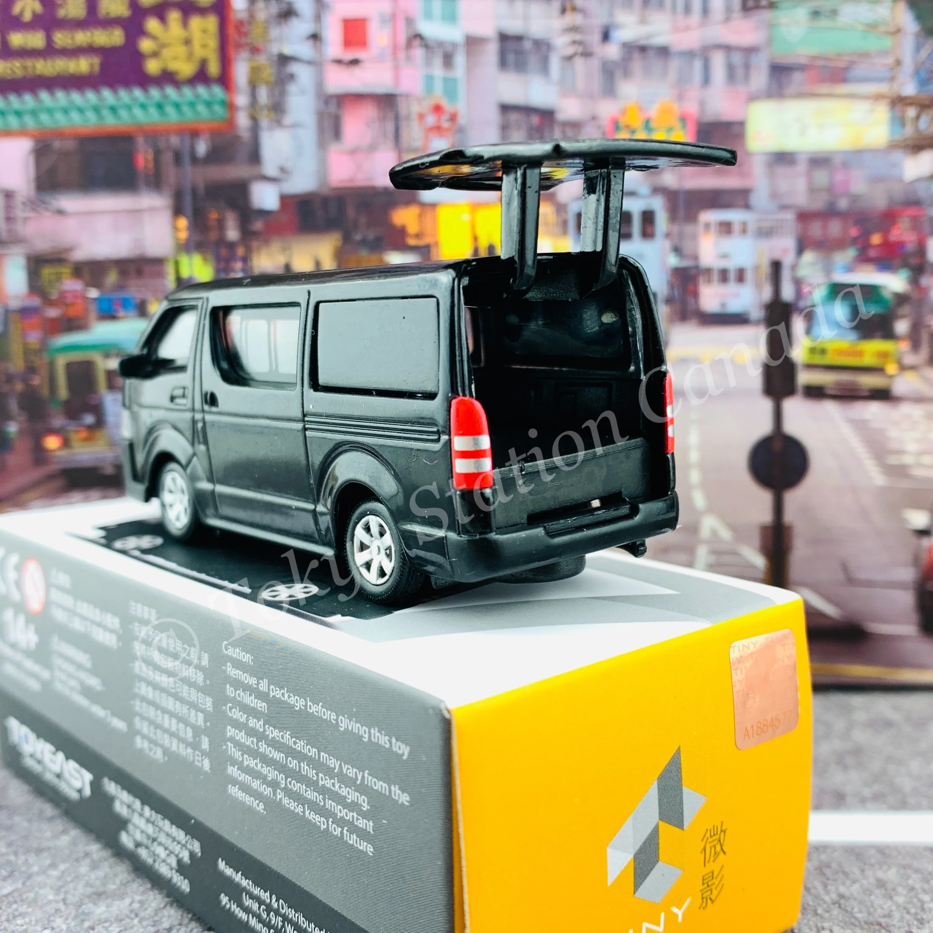 Tiny 微影 17 Toyota Hiace (Black)  ATC65055 - Image 6