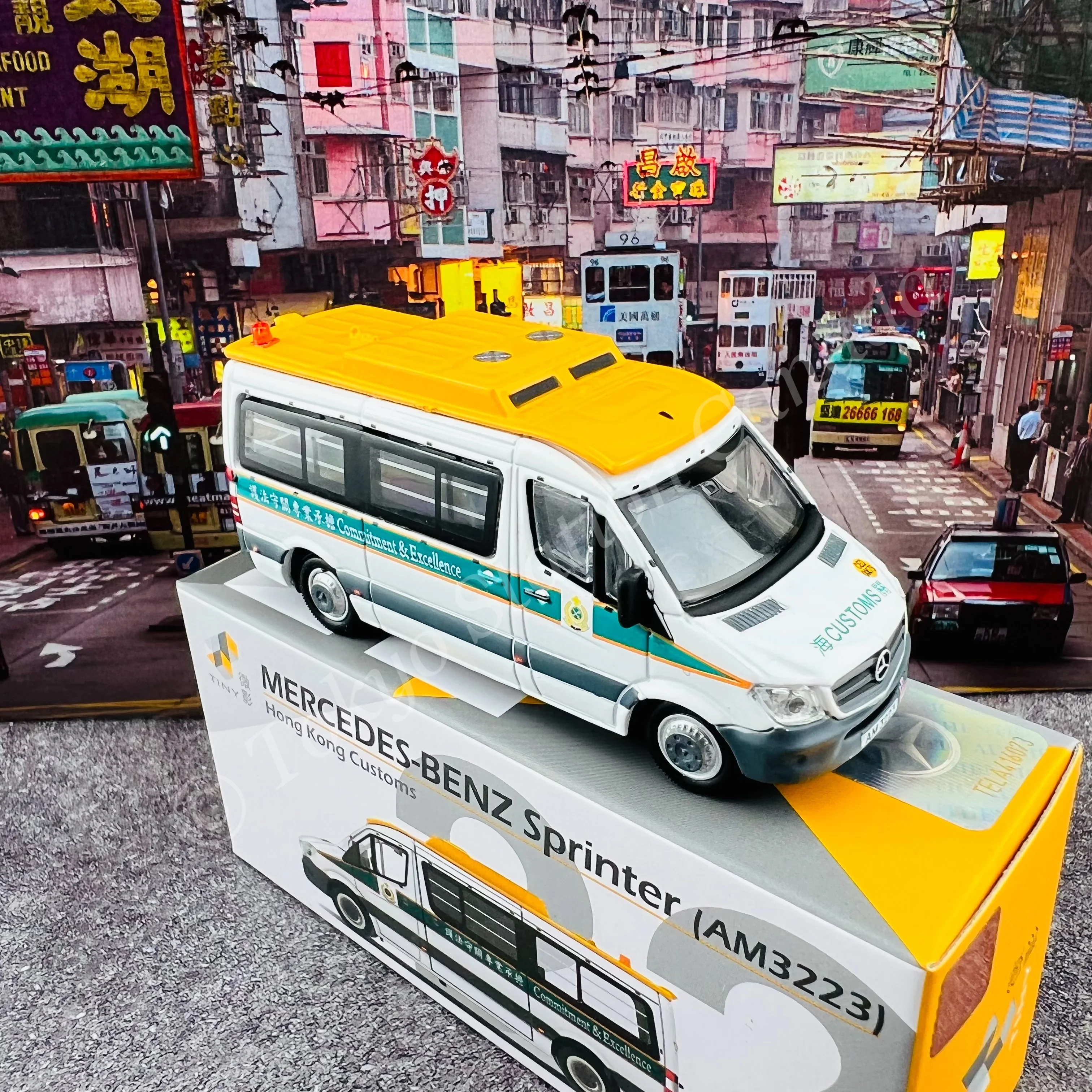 TINY 微影 22 MERCEDES-BENZ Sprinter FL Hong Kong Customs 香港機場海關執勤車 ATC64791 - Image 4