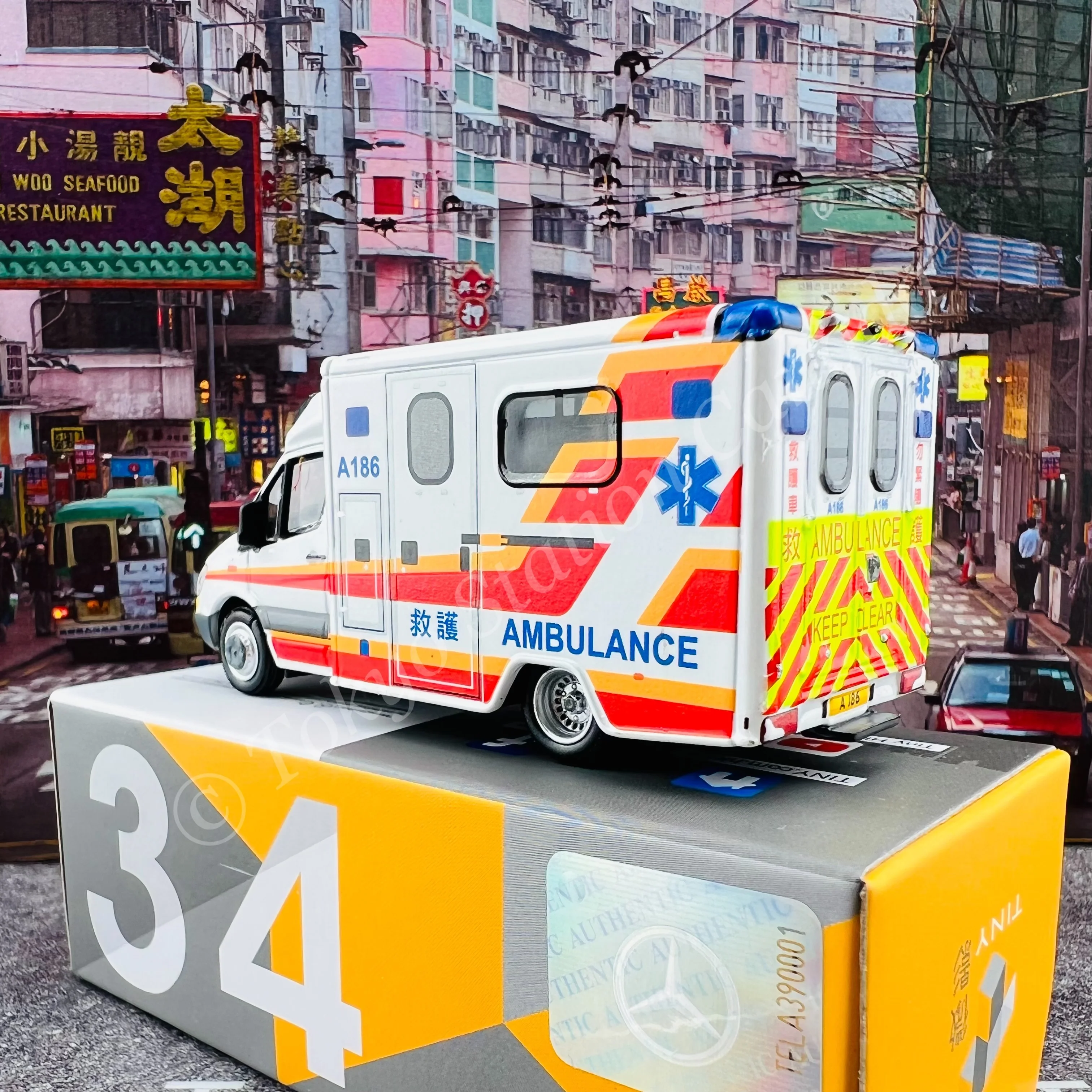 TINY 微影 34 Mercedes-Benz Sprinter HKFSD Ambulance (A186) 消防處救護車 ATC65060 - Image 3
