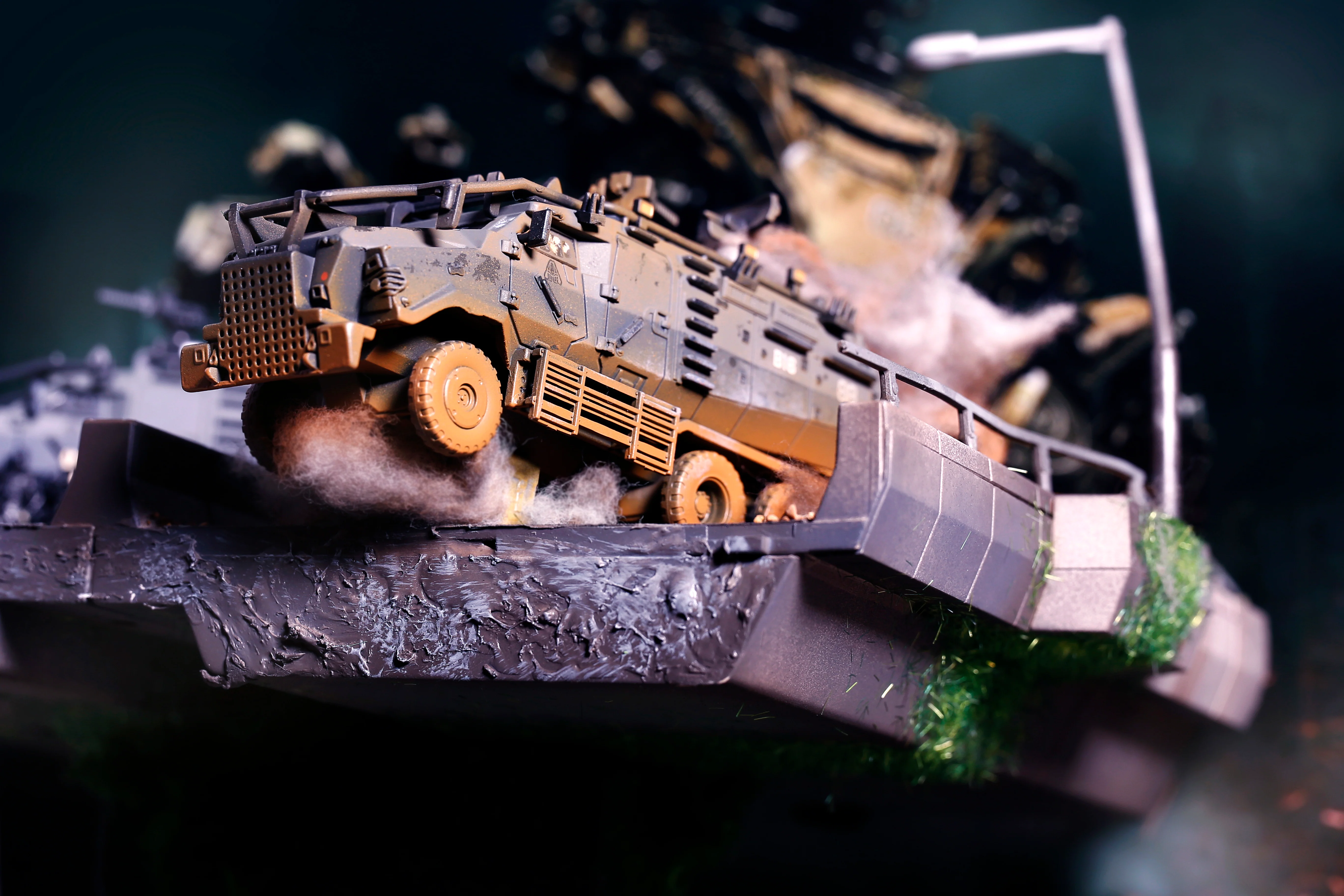 TINY 微影 明日戰記裝甲車 泥濘舊化連士兵人偶 Warriors of Future Armoured Vehicle Mud Weathered with Figure ATC65432 - Image 9