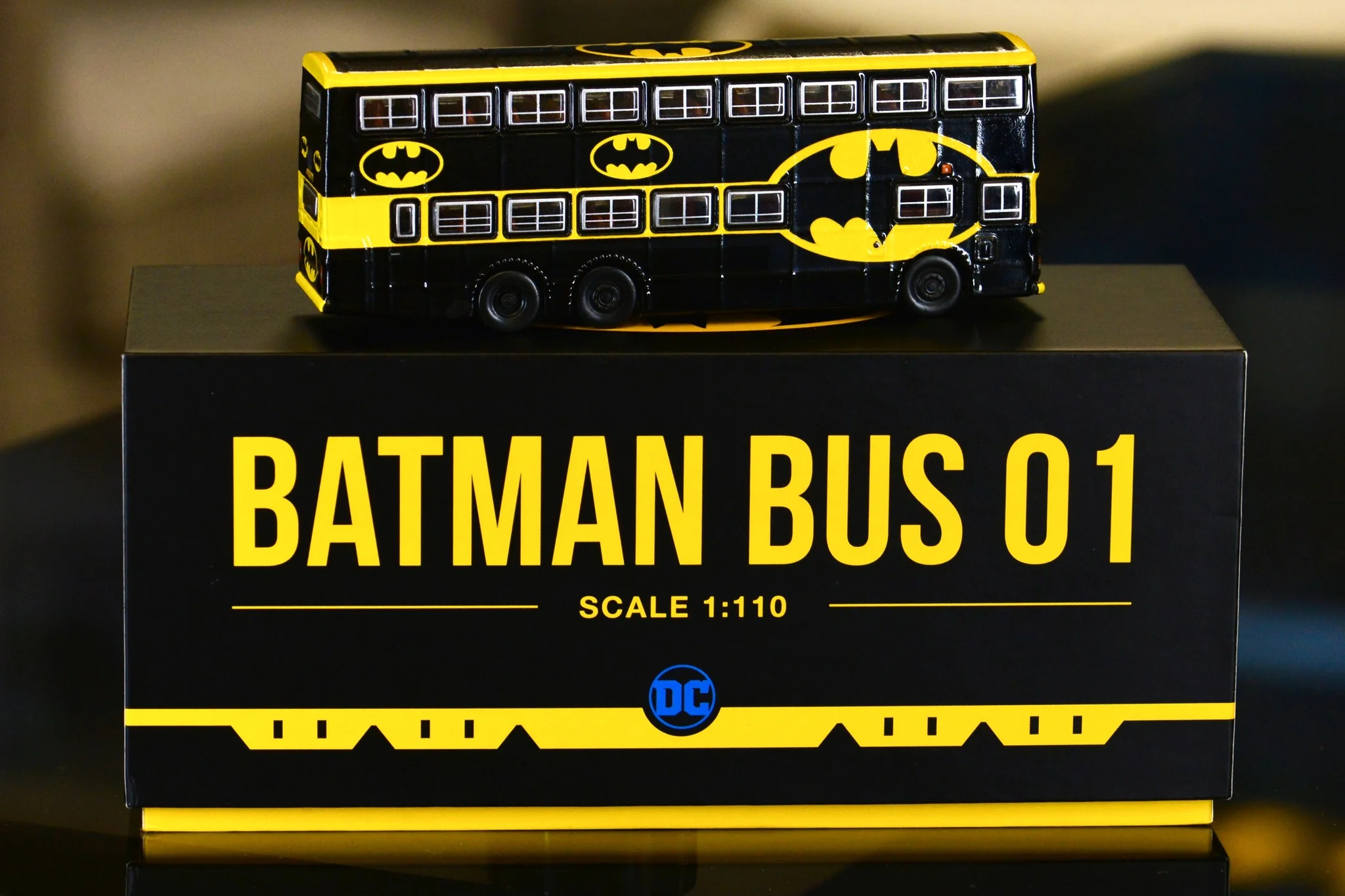TINY 微影 KMB DENNIS Dragon 12m Batman with display case BUS001 - Image 5