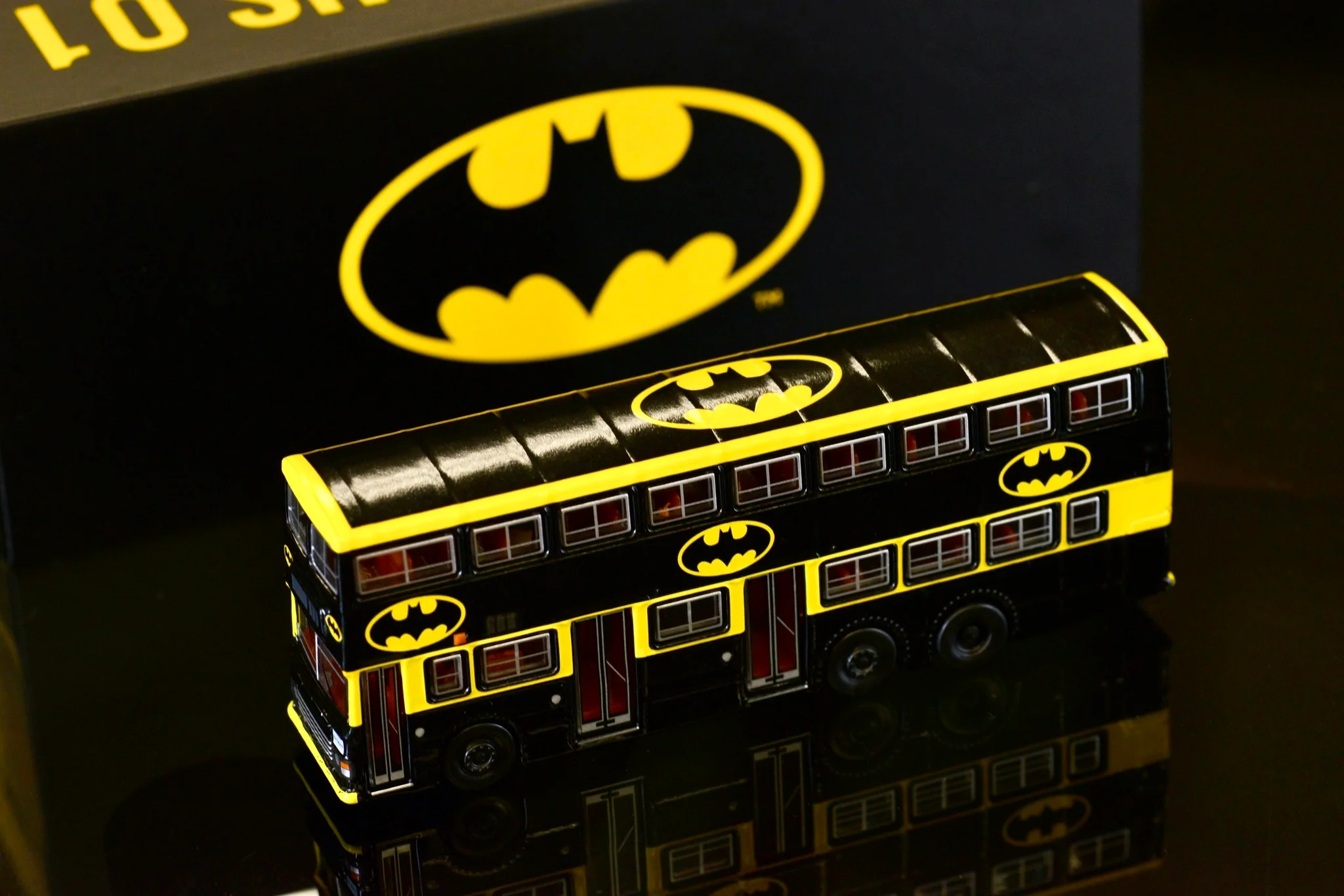 TINY 微影 KMB DENNIS Dragon 12m Batman with display case BUS001 - Image 6