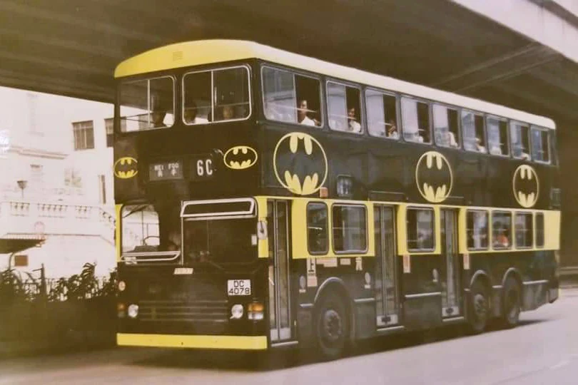TINY 微影 KMB DENNIS Dragon 12m Batman with display case BUS001 - Image 7