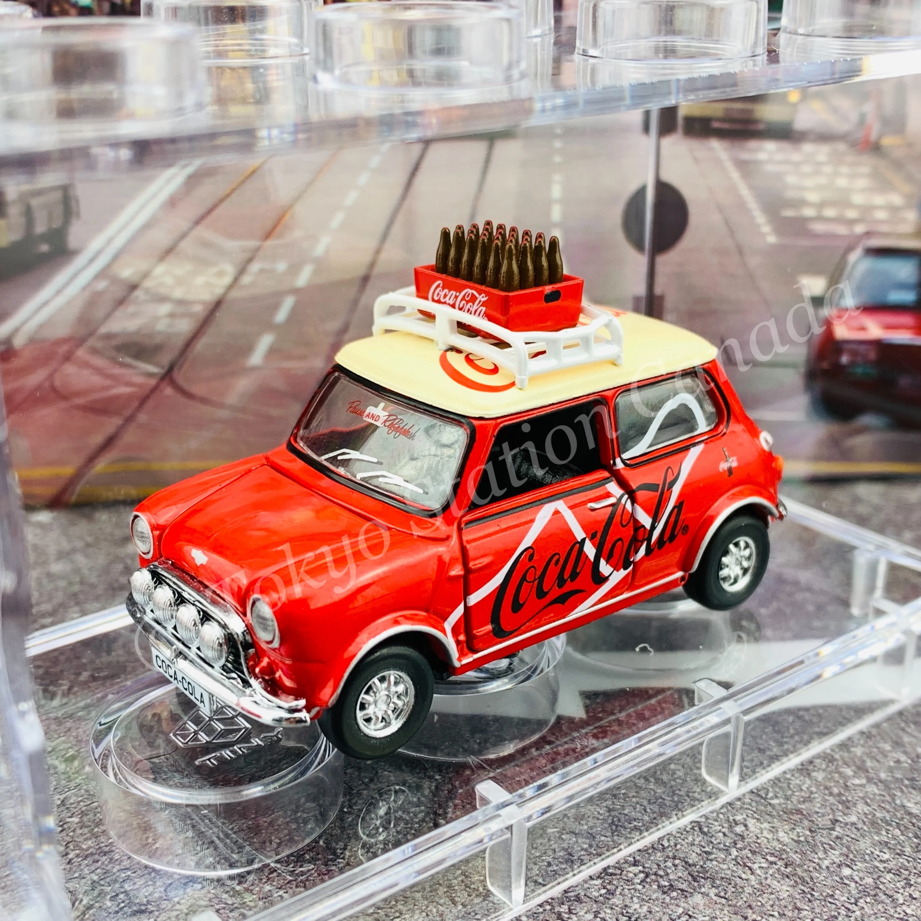 Tiny 微影 Mini Cooper Mk 1 Coca-Cola (with bottle of coke) COKE005 - Image 4