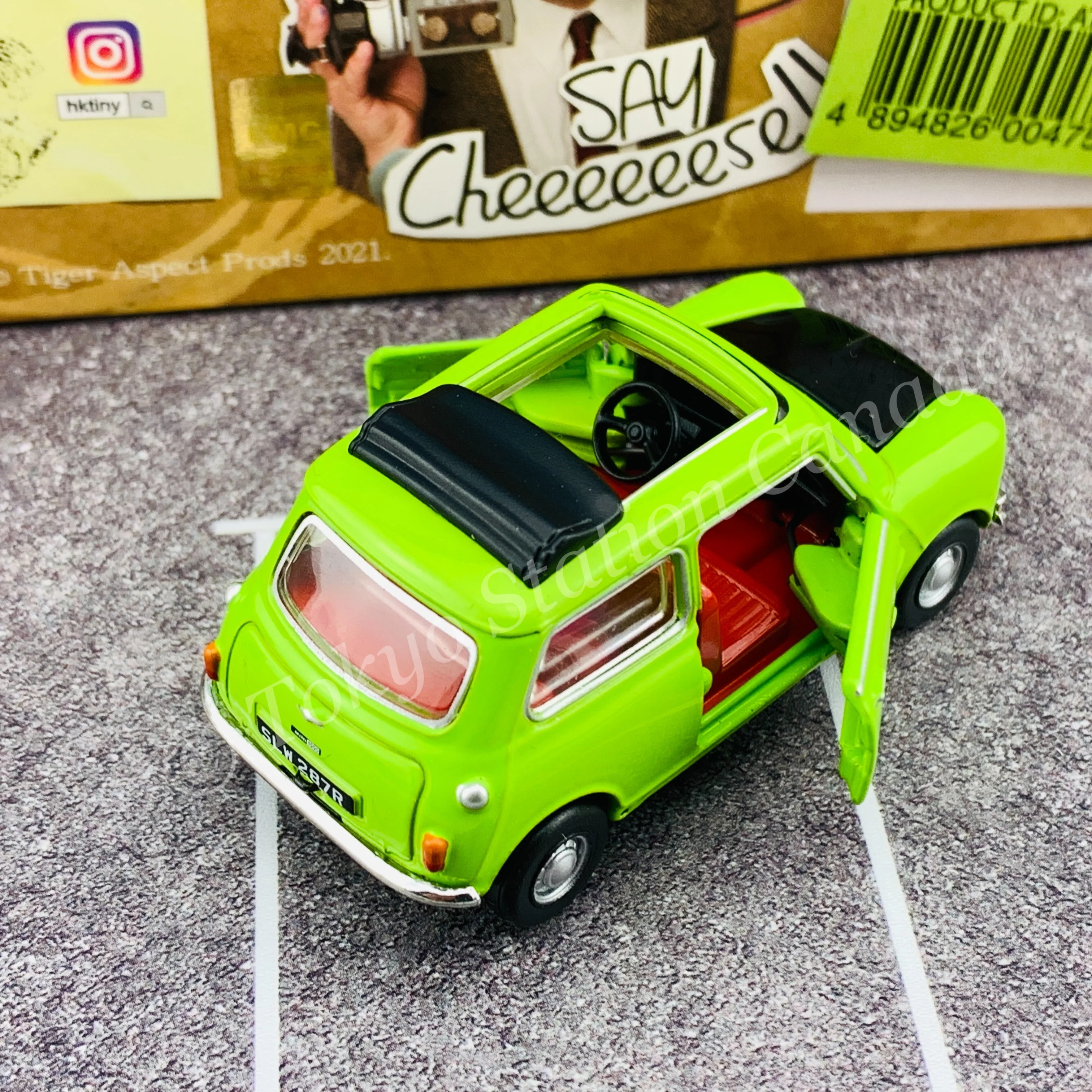 TINY 微影 Mr Bean's MINI Set ( Sunroof open Mini cooper + Mr Bean's Figure with suitcase) LHD ATBS018 - Image 4