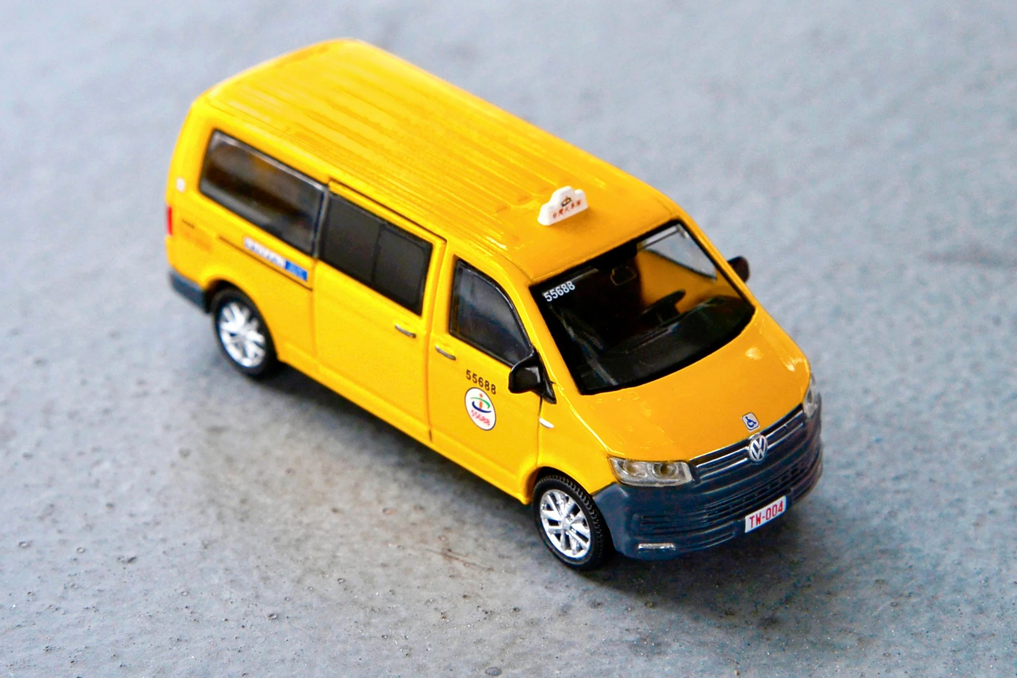 TINY 微影 Volkswagen T6 Transporter Taiwan Taxi ATC64562 - Image 3