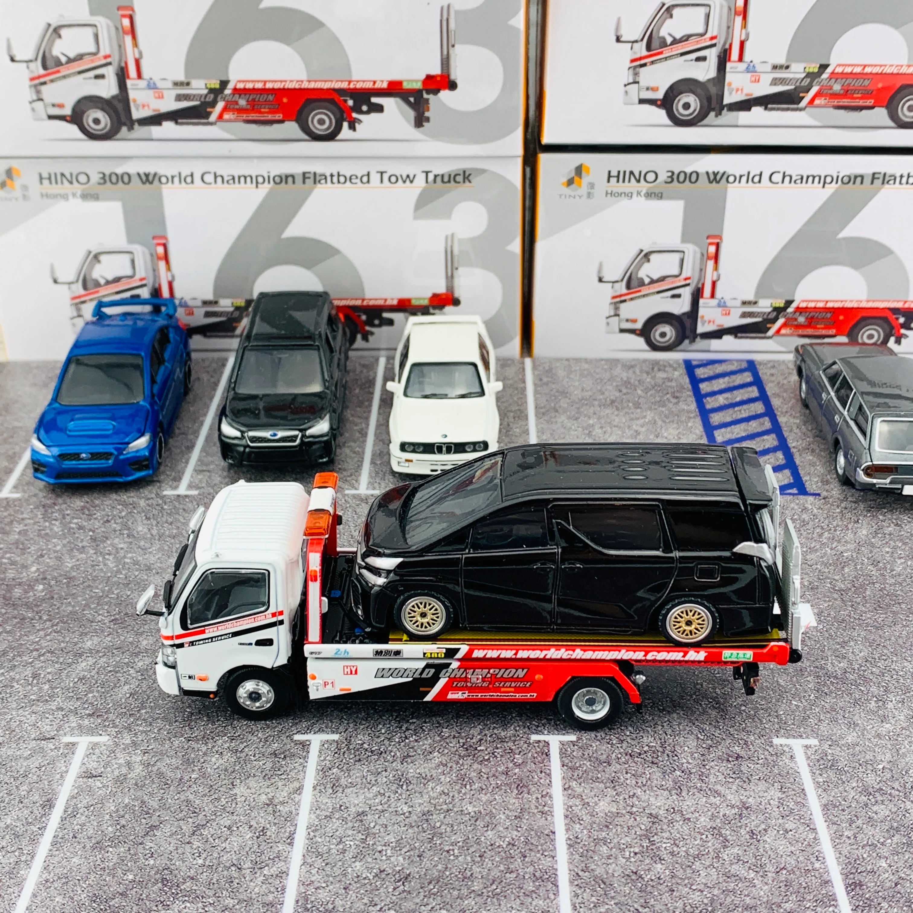 Tiny City 163 - HINO 300 Flatbed Tow Truck 日野300 韋川平板拖車 - Image 10