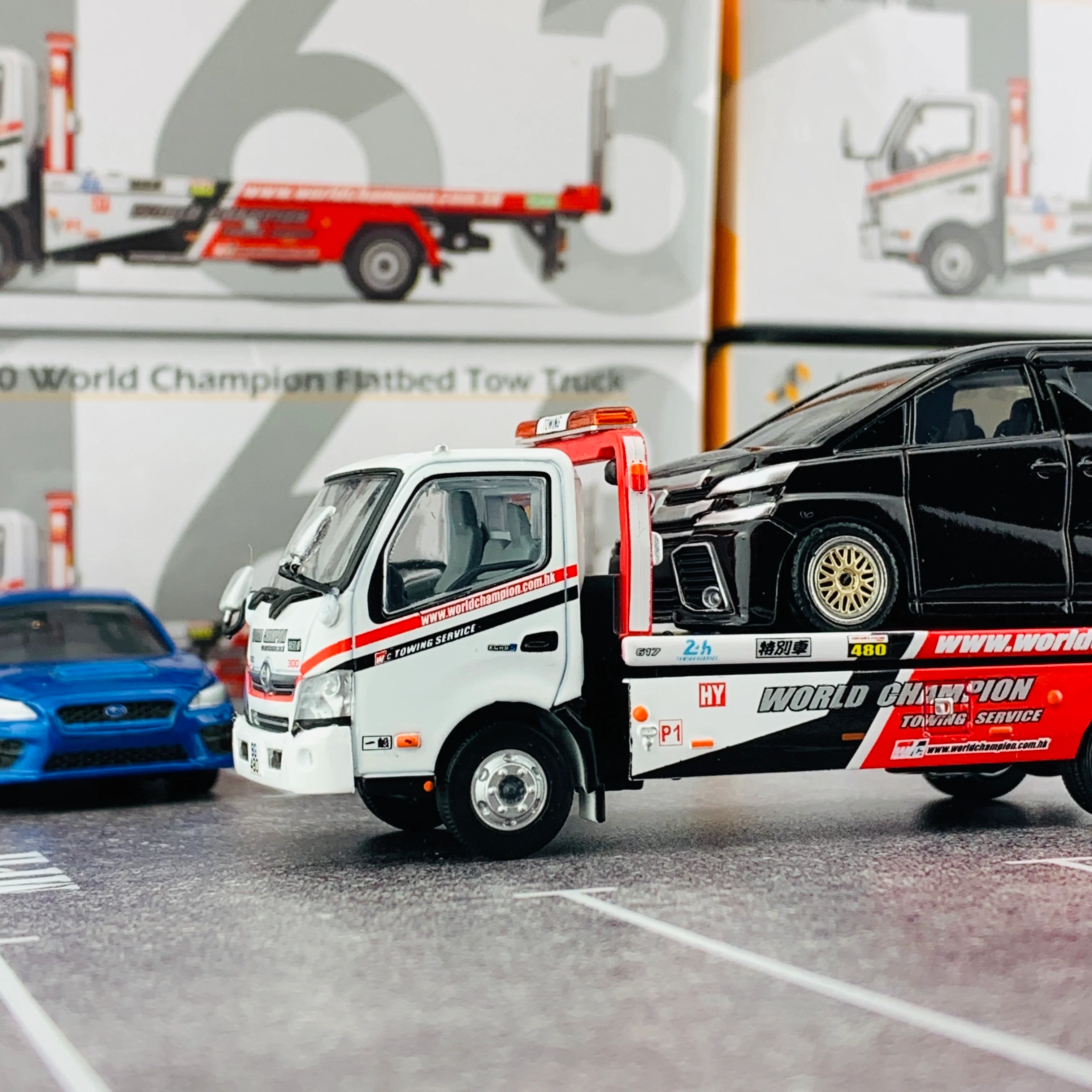 Tiny City 163 - HINO 300 Flatbed Tow Truck 日野300 韋川平板拖車 - Image 12