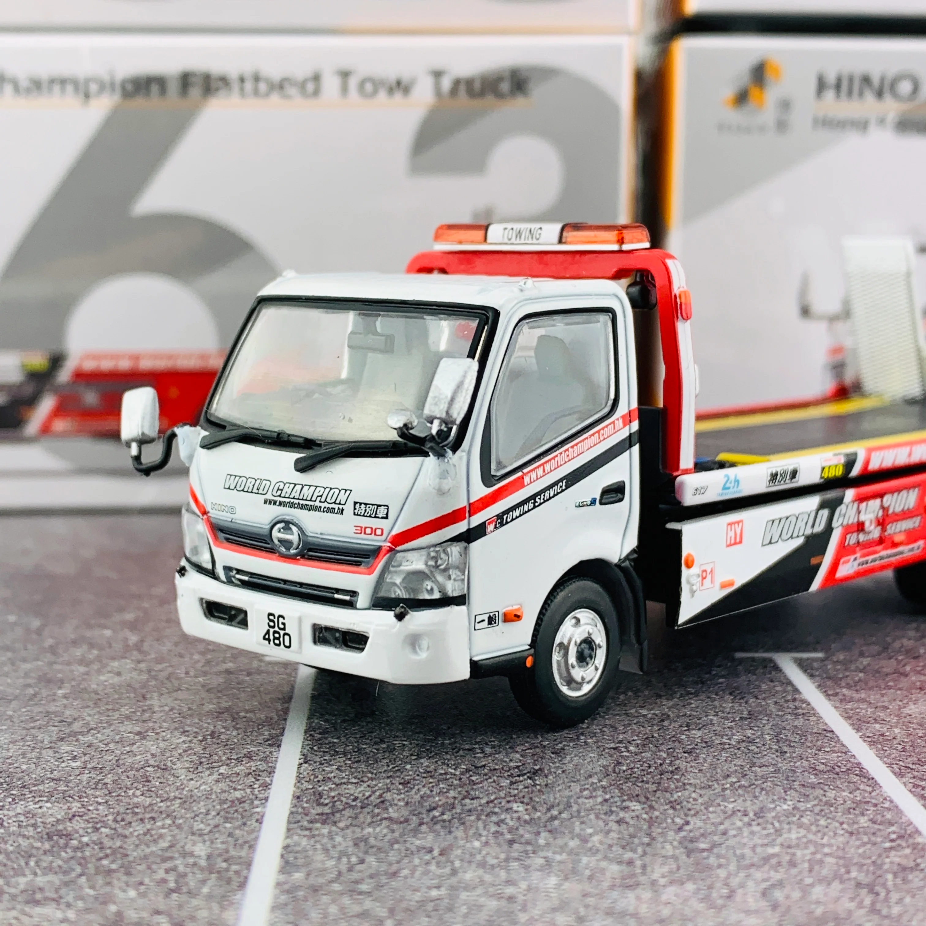 Tiny City 163 - HINO 300 Flatbed Tow Truck 日野300 韋川平板拖車 - Image 3