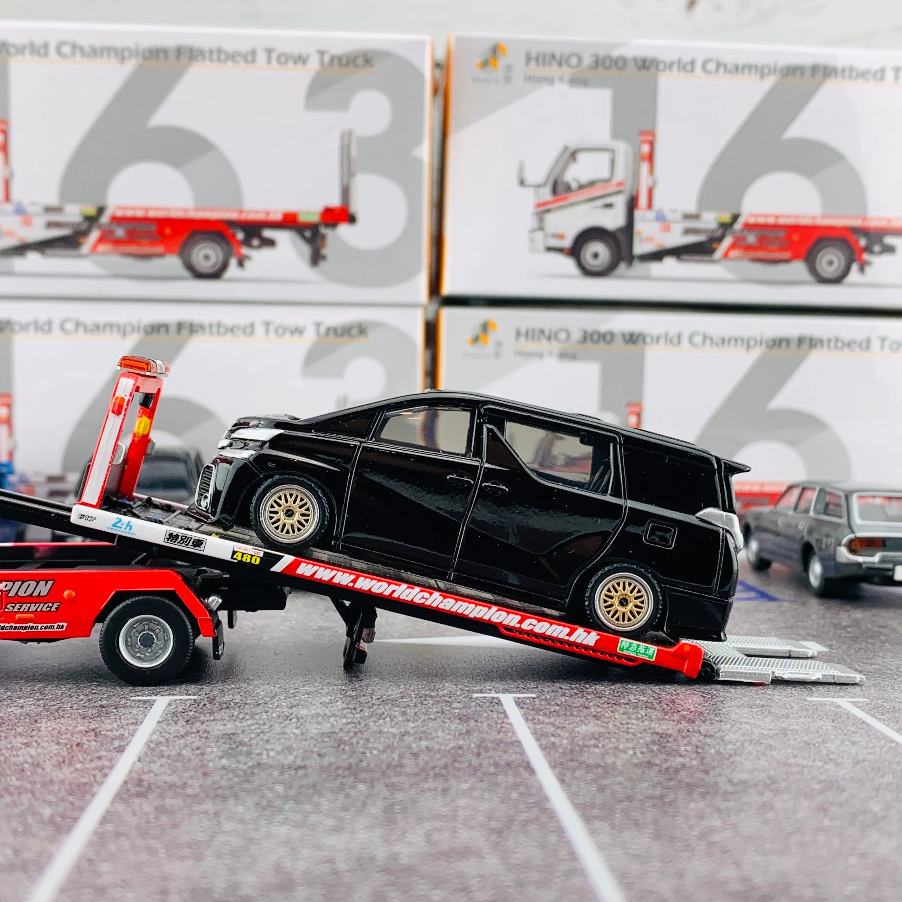 Tiny City 163 - HINO 300 Flatbed Tow Truck 日野300 韋川平板拖車 - Image 9