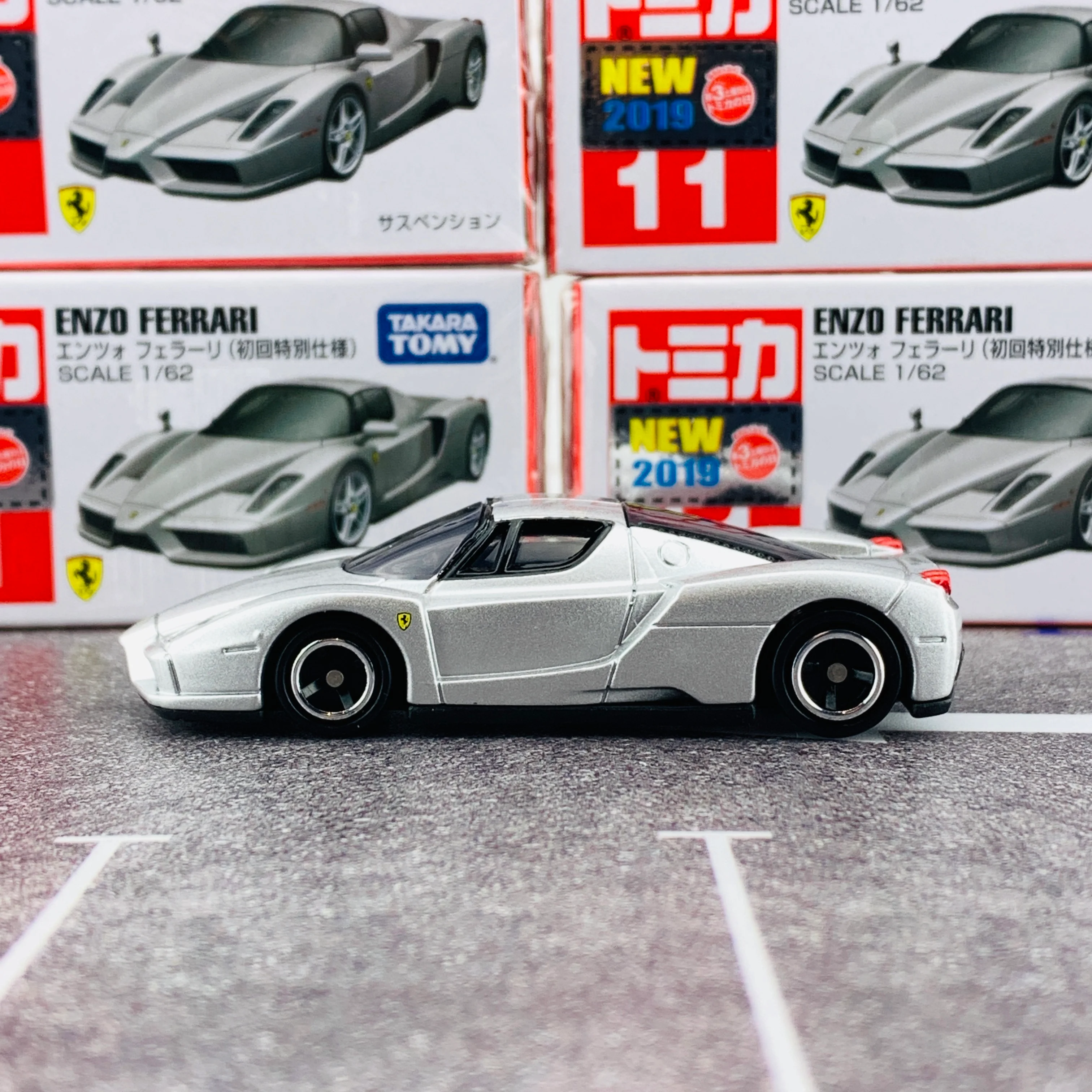 Tomica 11 ENZO FERRARI First Edition (初回特別仕様) SILVER - Image 2
