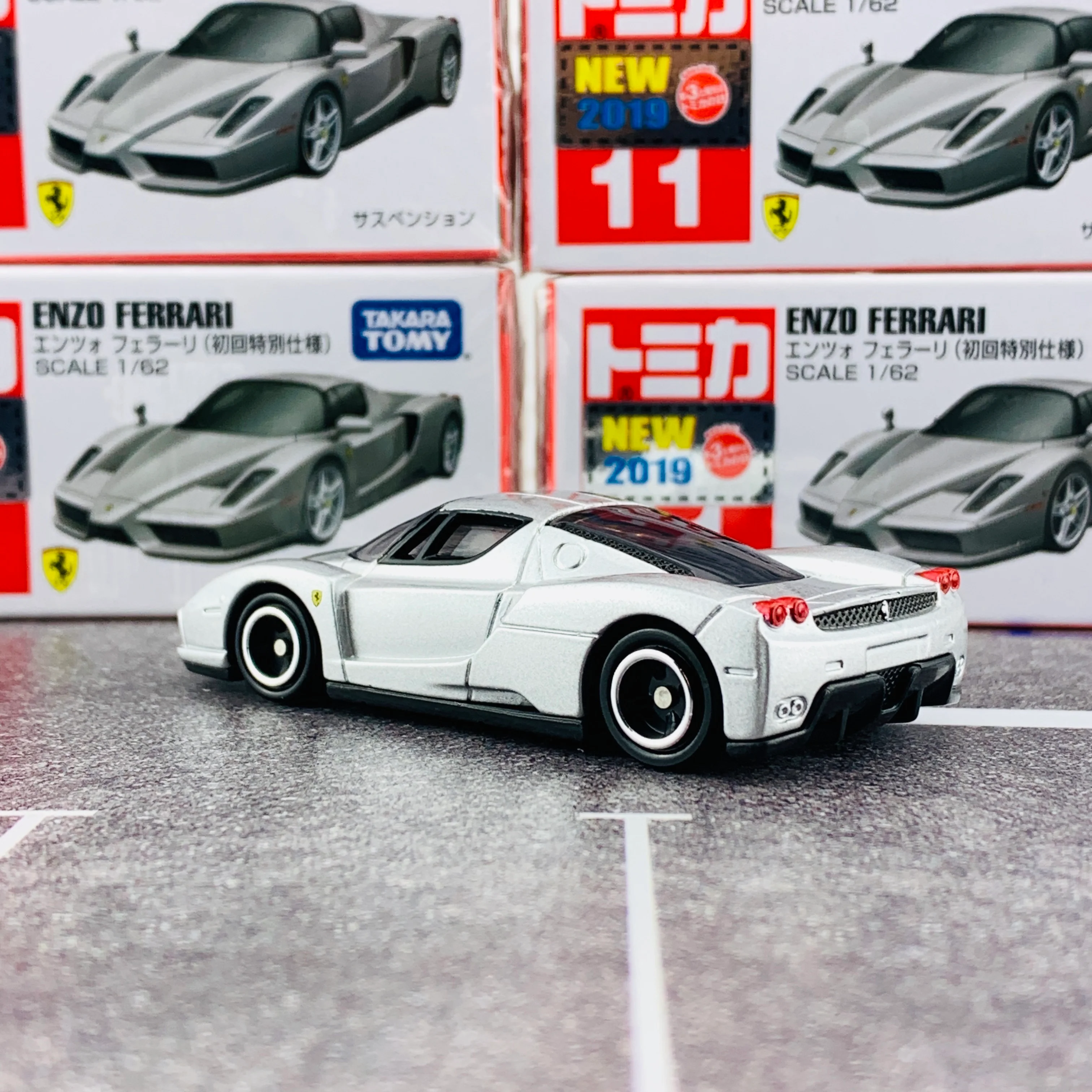 Tomica 11 ENZO FERRARI First Edition (初回特別仕様) SILVER - Image 3