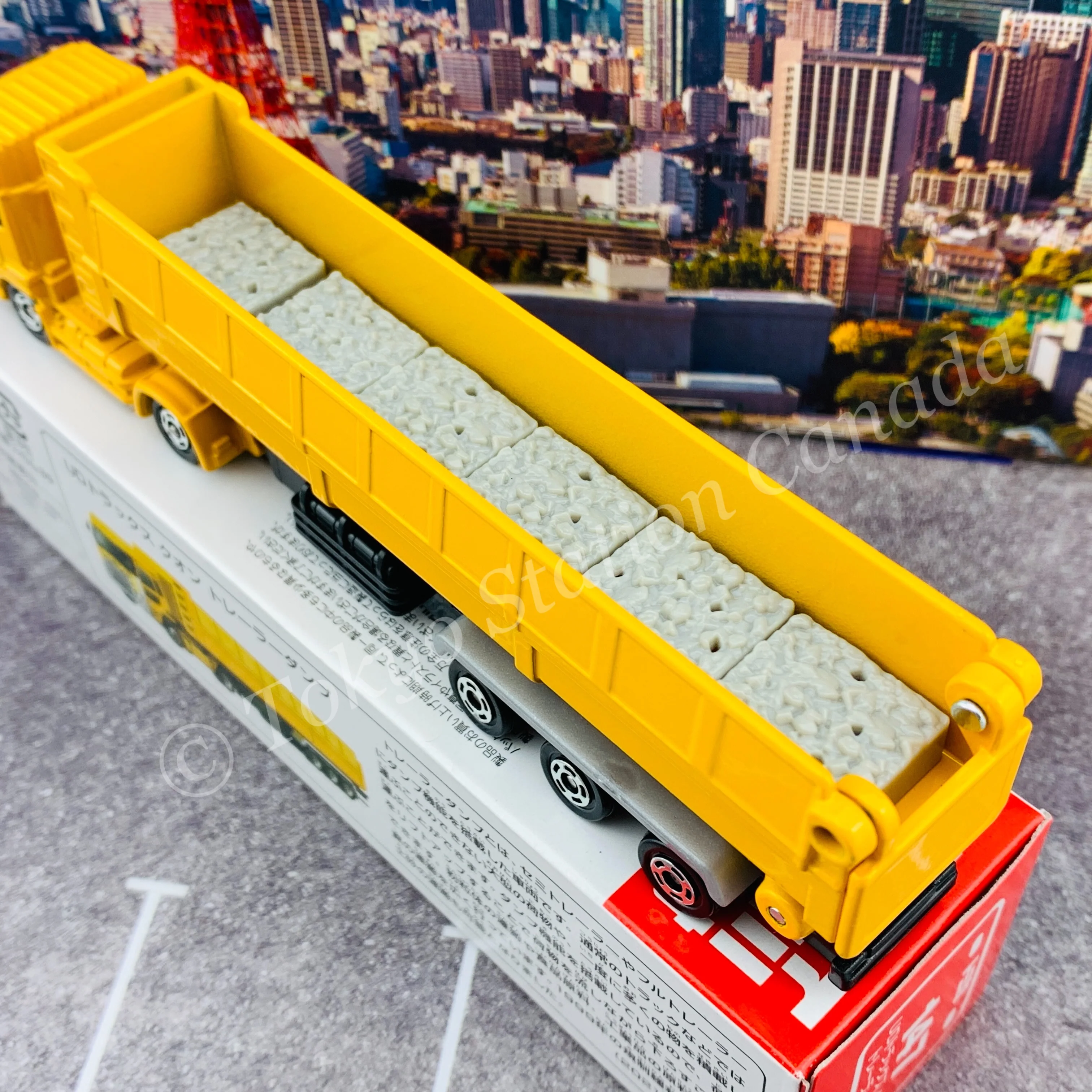 TOMICA 147 UD Trucks Quon Trailer Dump - Image 4