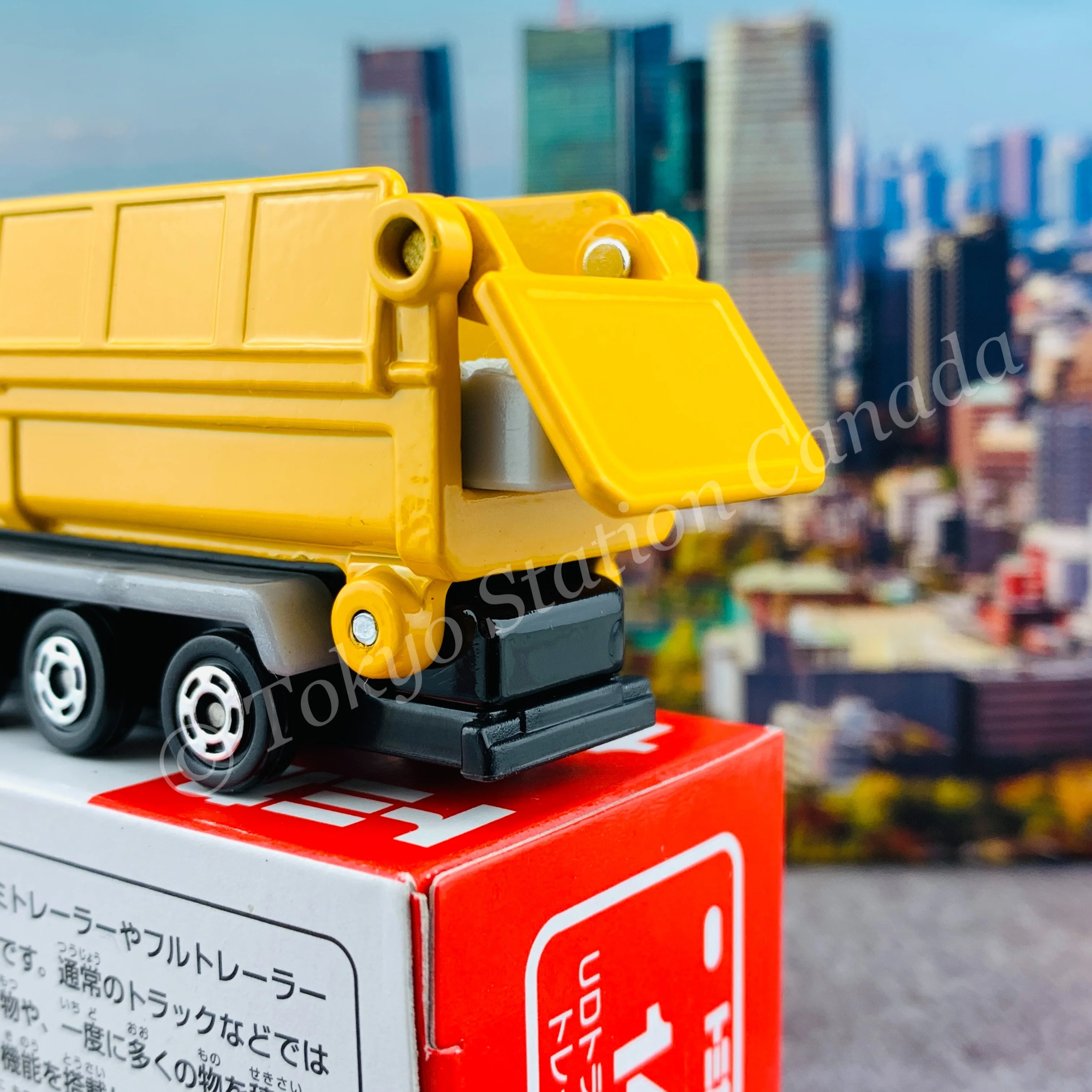 TOMICA 147 UD Trucks Quon Trailer Dump - Image 6