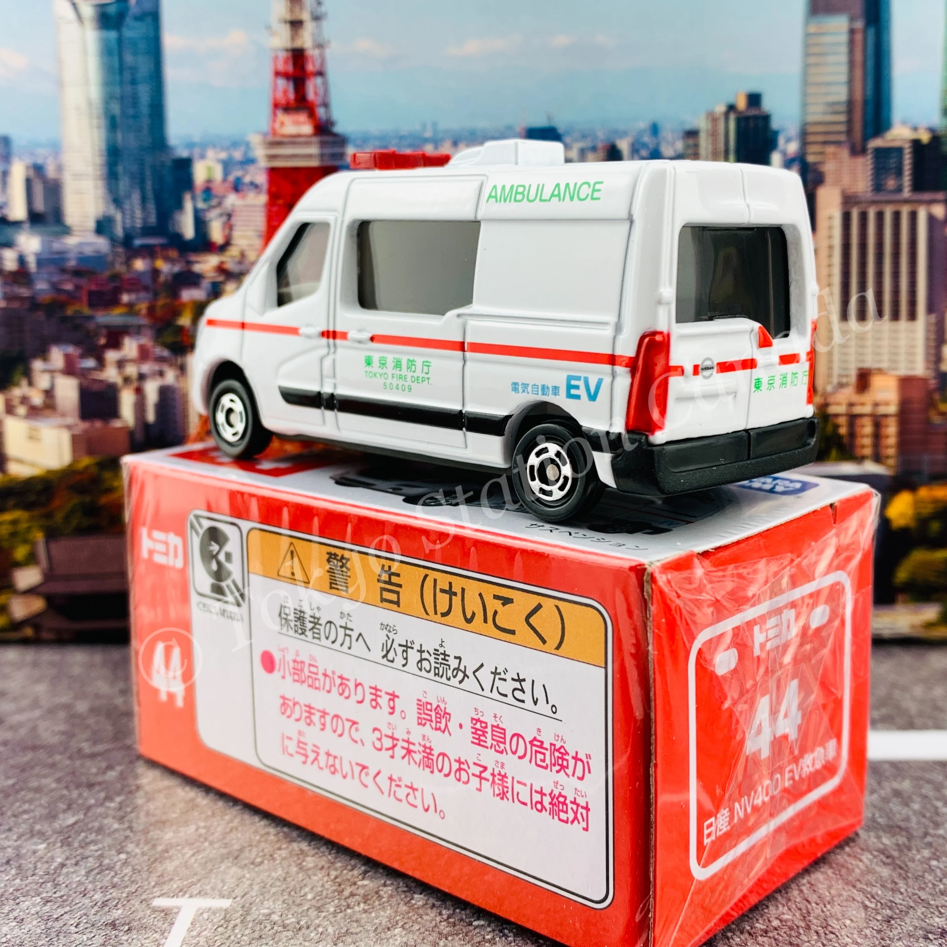TOMICA 44 Nissan NV400 EV Ambulance - Image 5
