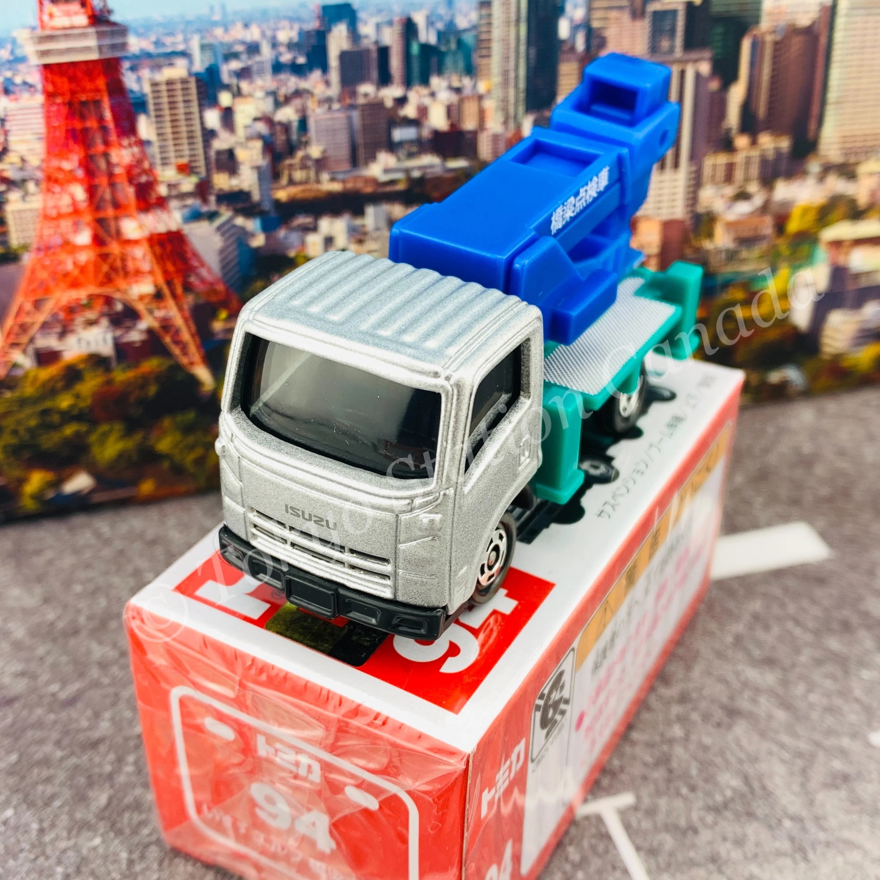 TOMICA 94 Isuzu Elf Bridge Inspection Vehicle - Image 2