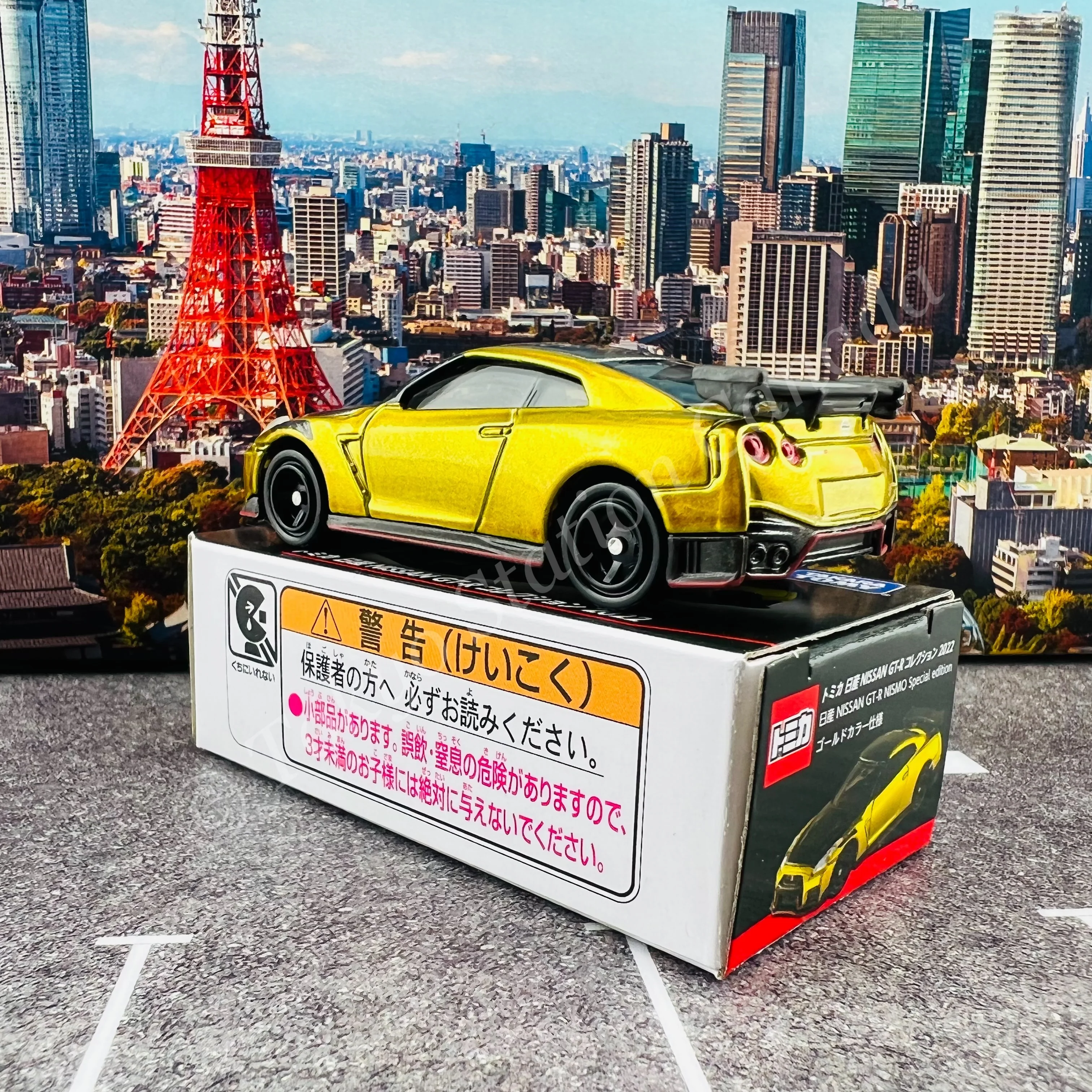 TOMICA NISSAN GT-R Collection 2022 NISSAN GT-R NISMO Special edition Gold - Image 3