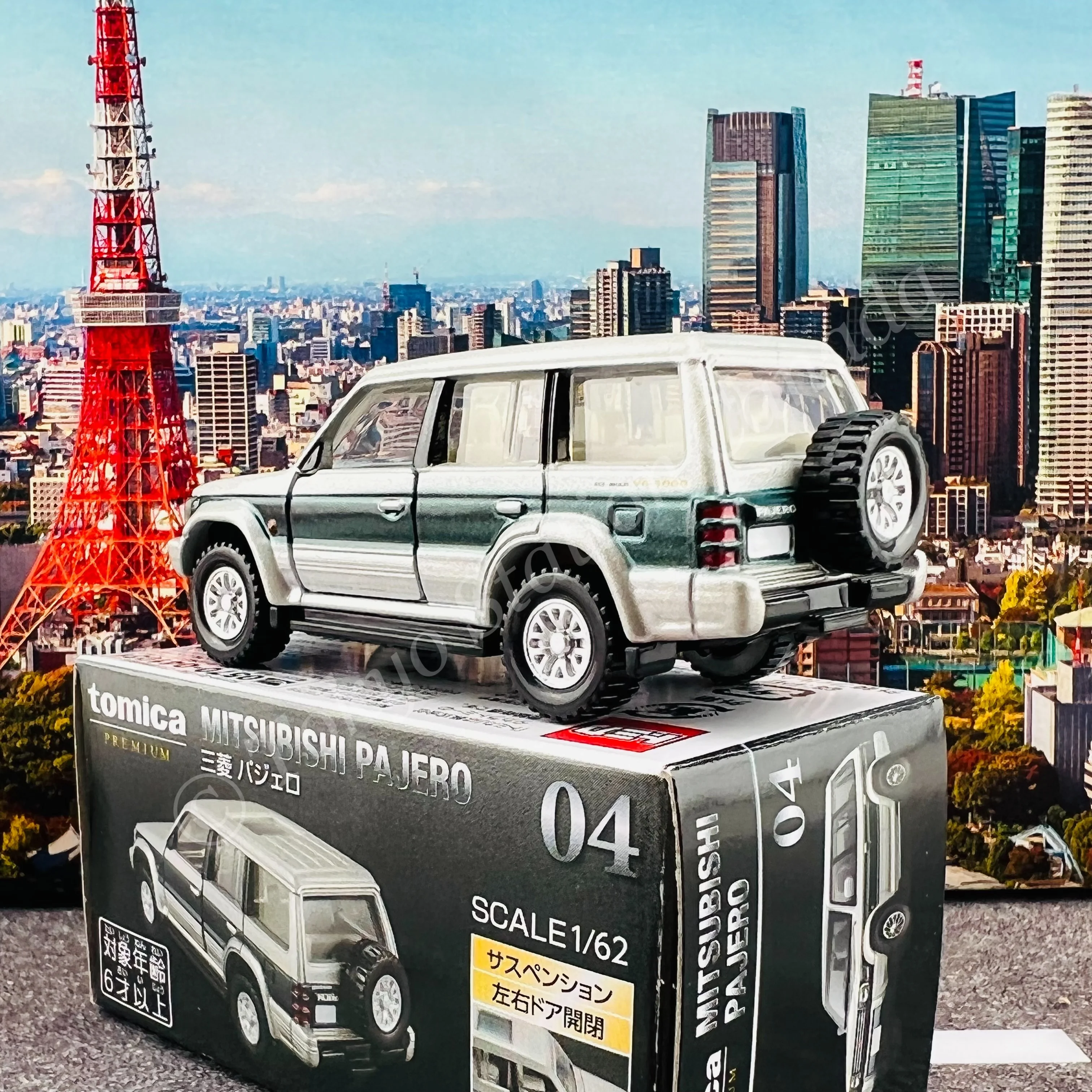 Tomica Premium 04 Mitsubishi Pajero - Image 3