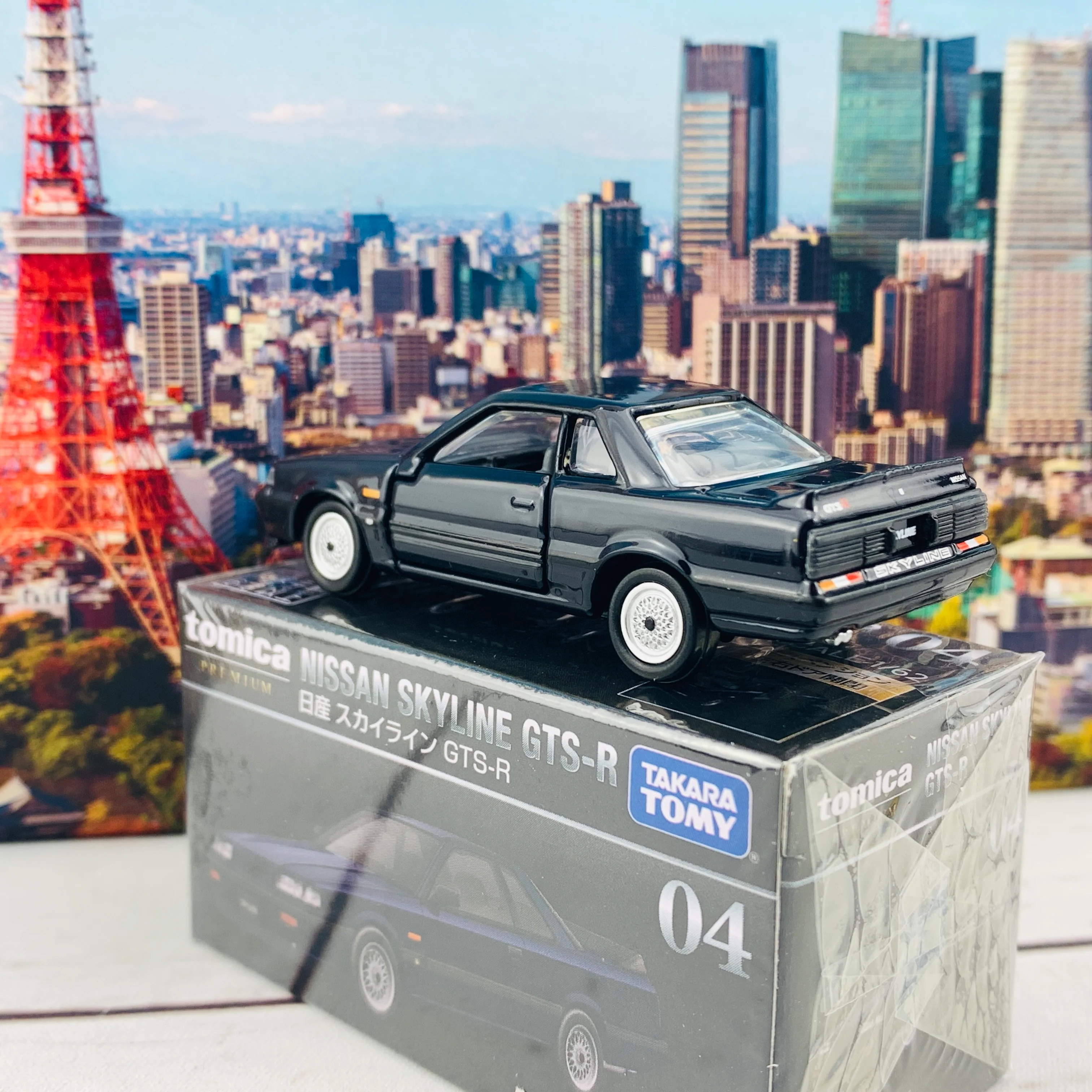 Tomica Premium 04 Nissan Skyline GTS-R - Image 2