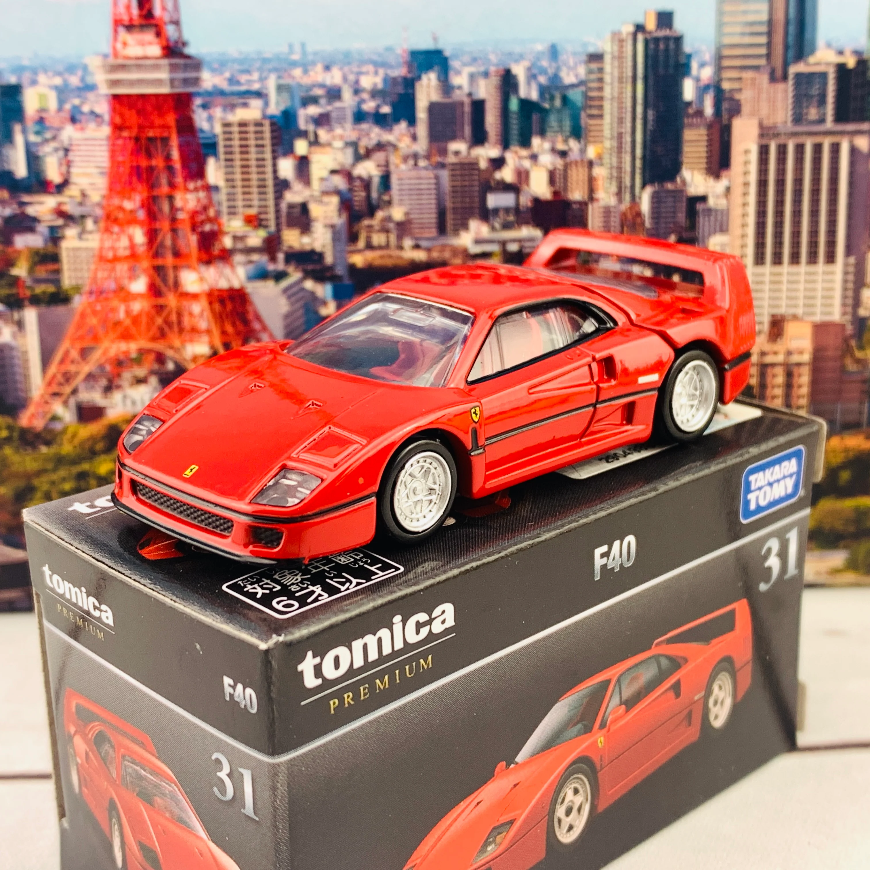 Tomica Premium 31 F40 RED - Image 2