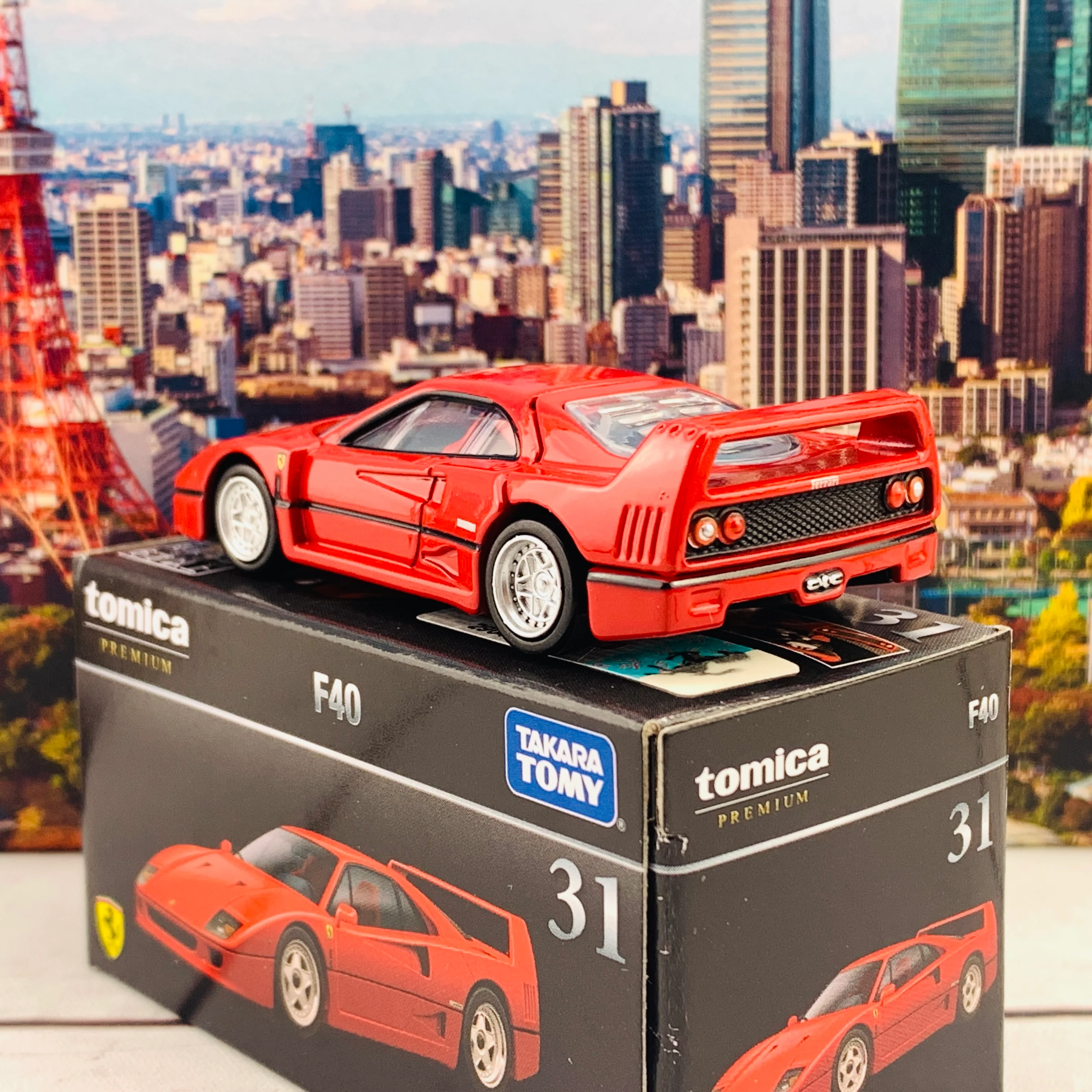 Tomica Premium 31 F40 RED - Image 3