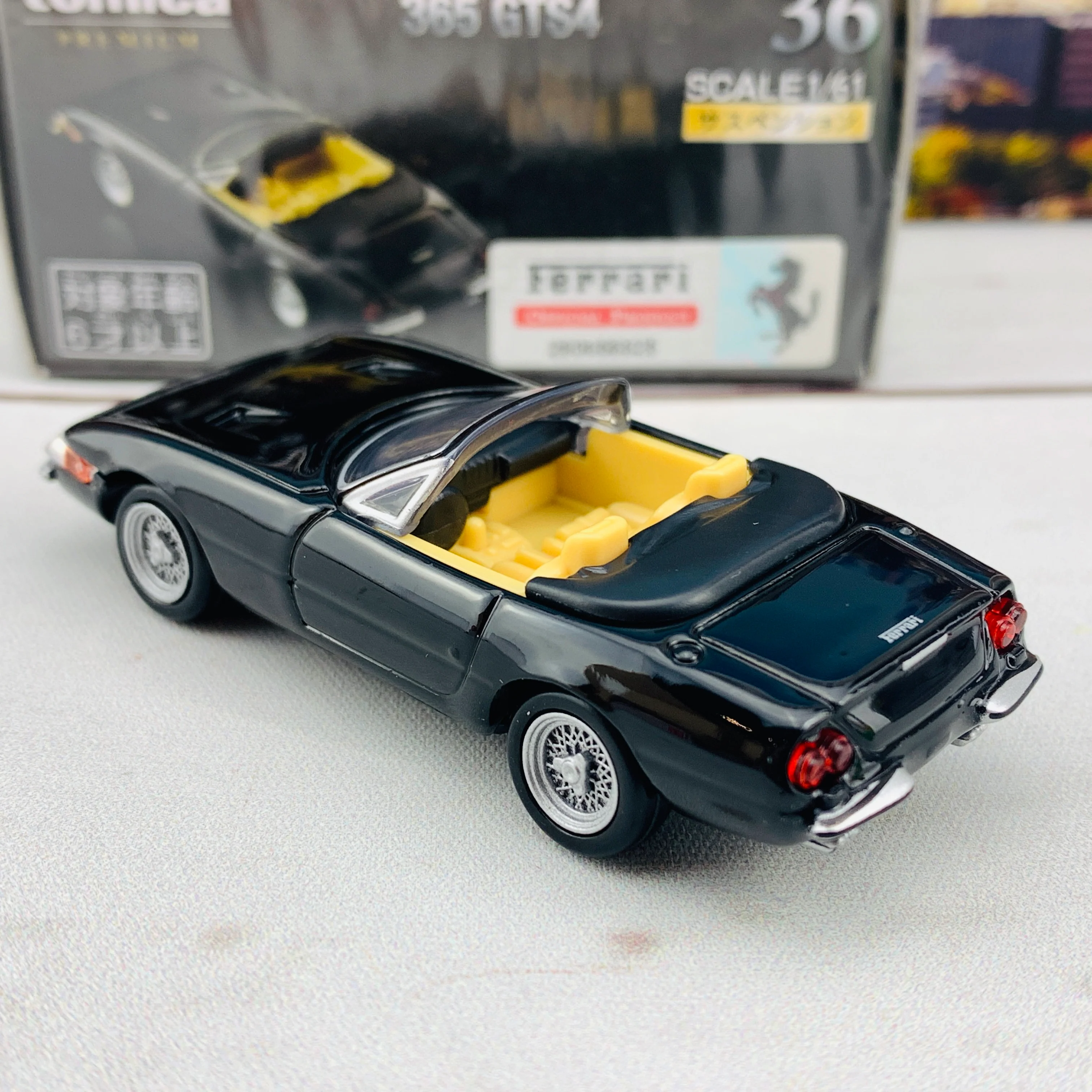 Tomica Premium 36 Ferrari 365 GTS4 - Image 3