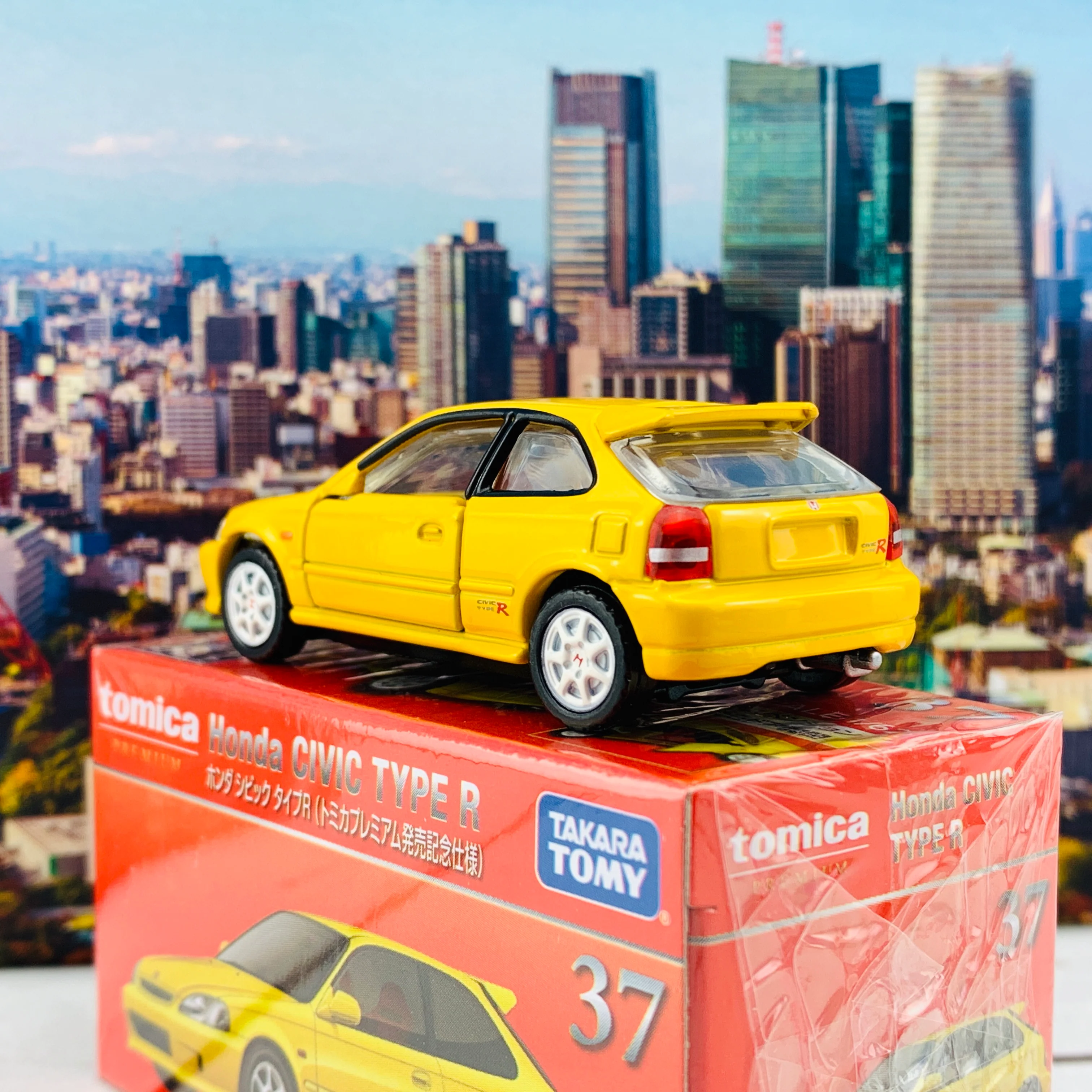 Tomica Premium 37 Honda Civic Type R YELLOW(Tomica Premium Release Commemorative Specificationトミカプレミアム発売記念仕様 ) - Image 3