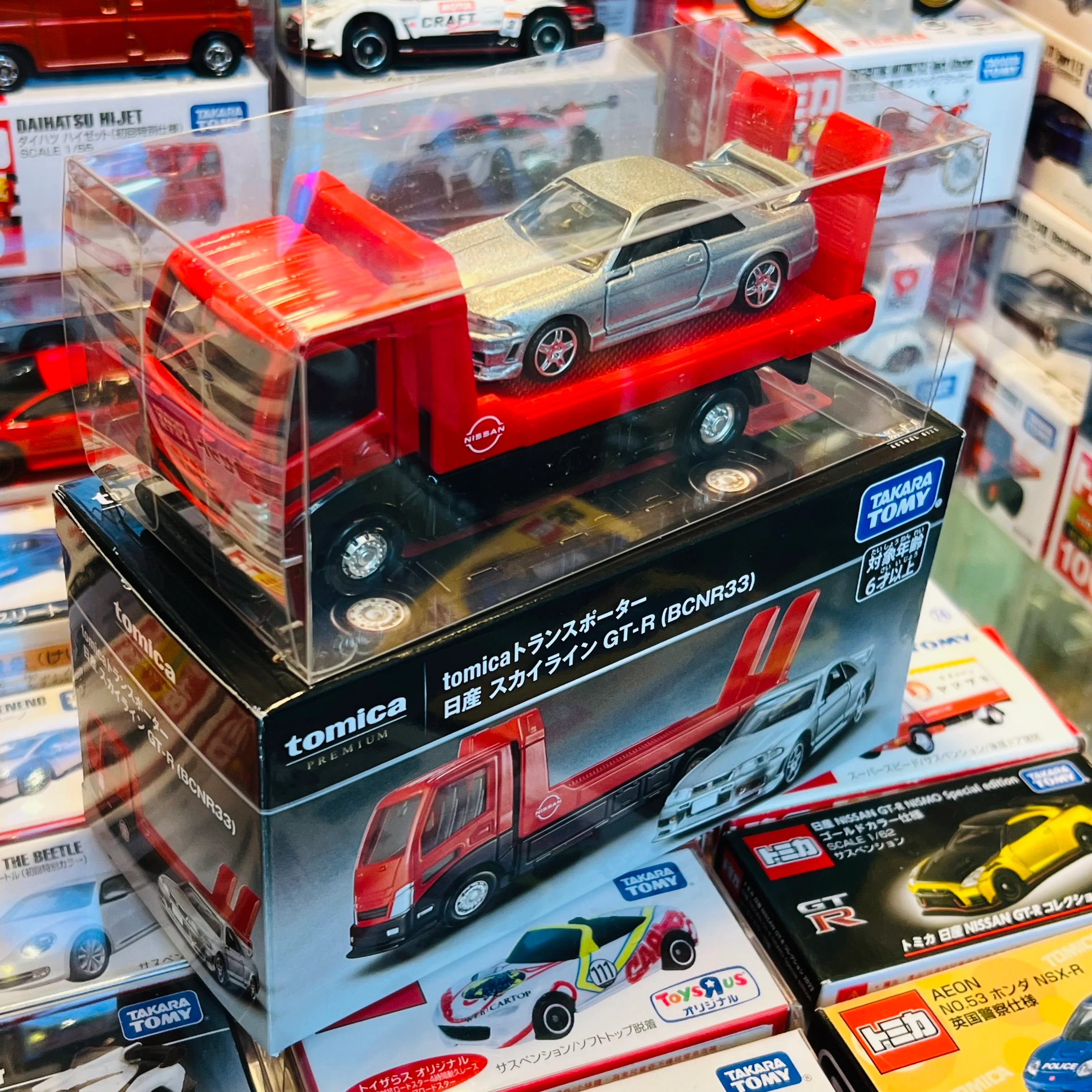 Tomica Premium Tomica Transporter Nissan Skyline GT-R (BCNR33) - Image 3
