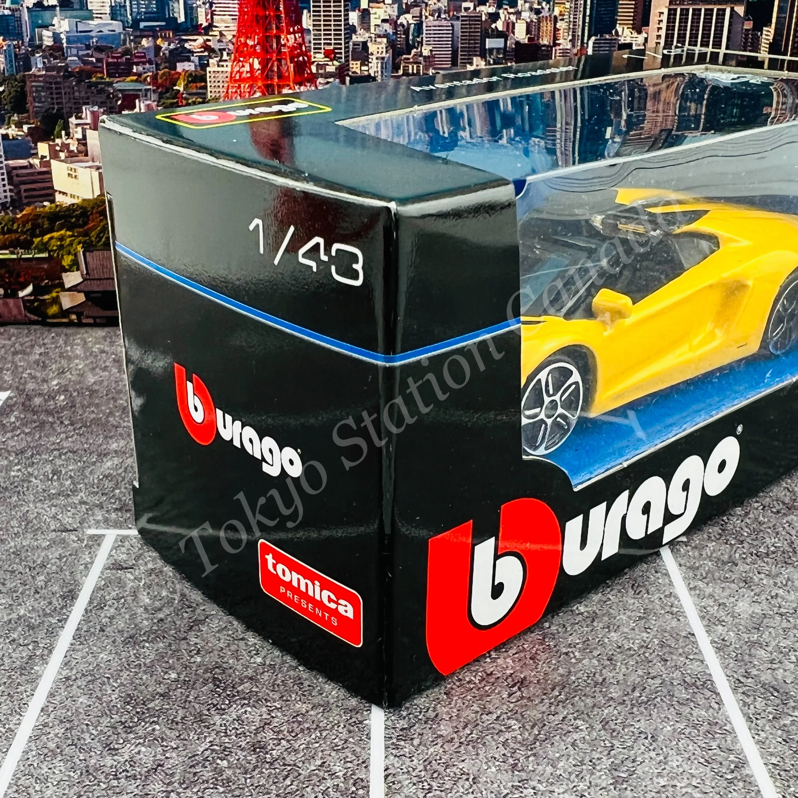 TOMICA Presents Bburago 1/43 Lamborghini Aventador Roadster - Image 2