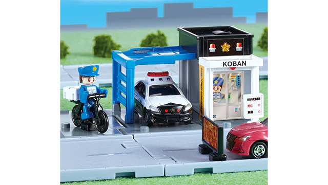 Tomica Town Police Station (with police figure) 4904810209638 - Image 2