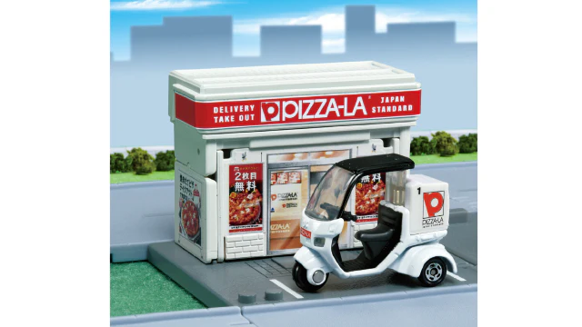 TOMICA WORLD Tomica Town Pizarra (with Tomica Pizza-La Delivery Bike) - Image 2