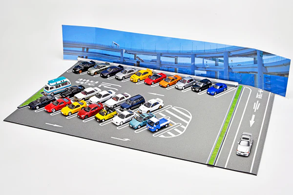 TOMYTEC 1/64 Tomicarama Vintage 13a Daikoku Parking Area Mat B with Toyota Chaser 2.5 Tourer V 1998 - Image 3