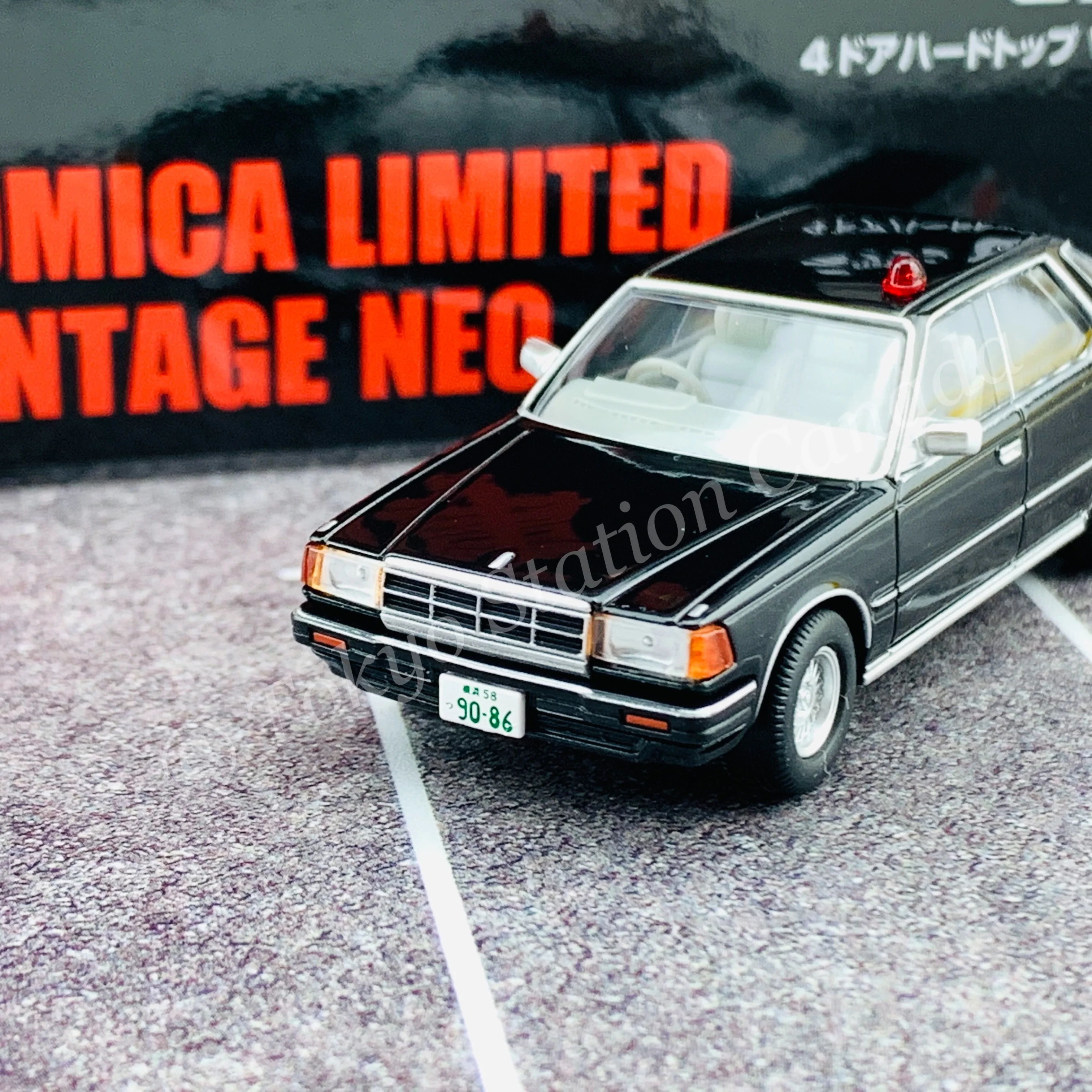 TOMYTREC Tomica Limited Vintage Neo 1/64 LV-N Abunai Deka Vol.9 Nissan Cedric HT V20 Turbo SGL (Black) - Image 2